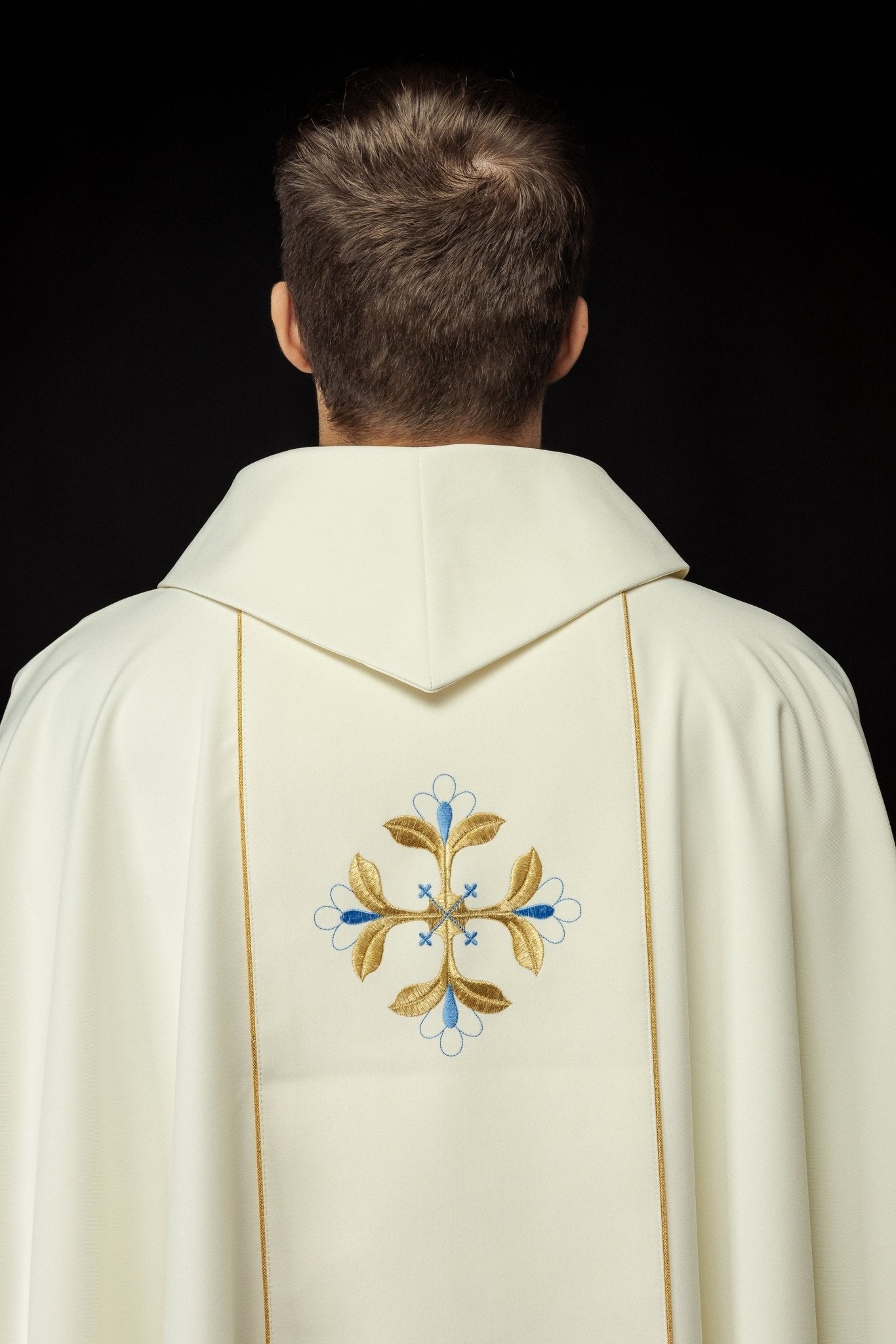 Priest chasuble in ivory with the image of Our Lady of Fatima KOW2/002/05/01 - HAFTINAUSA.COM