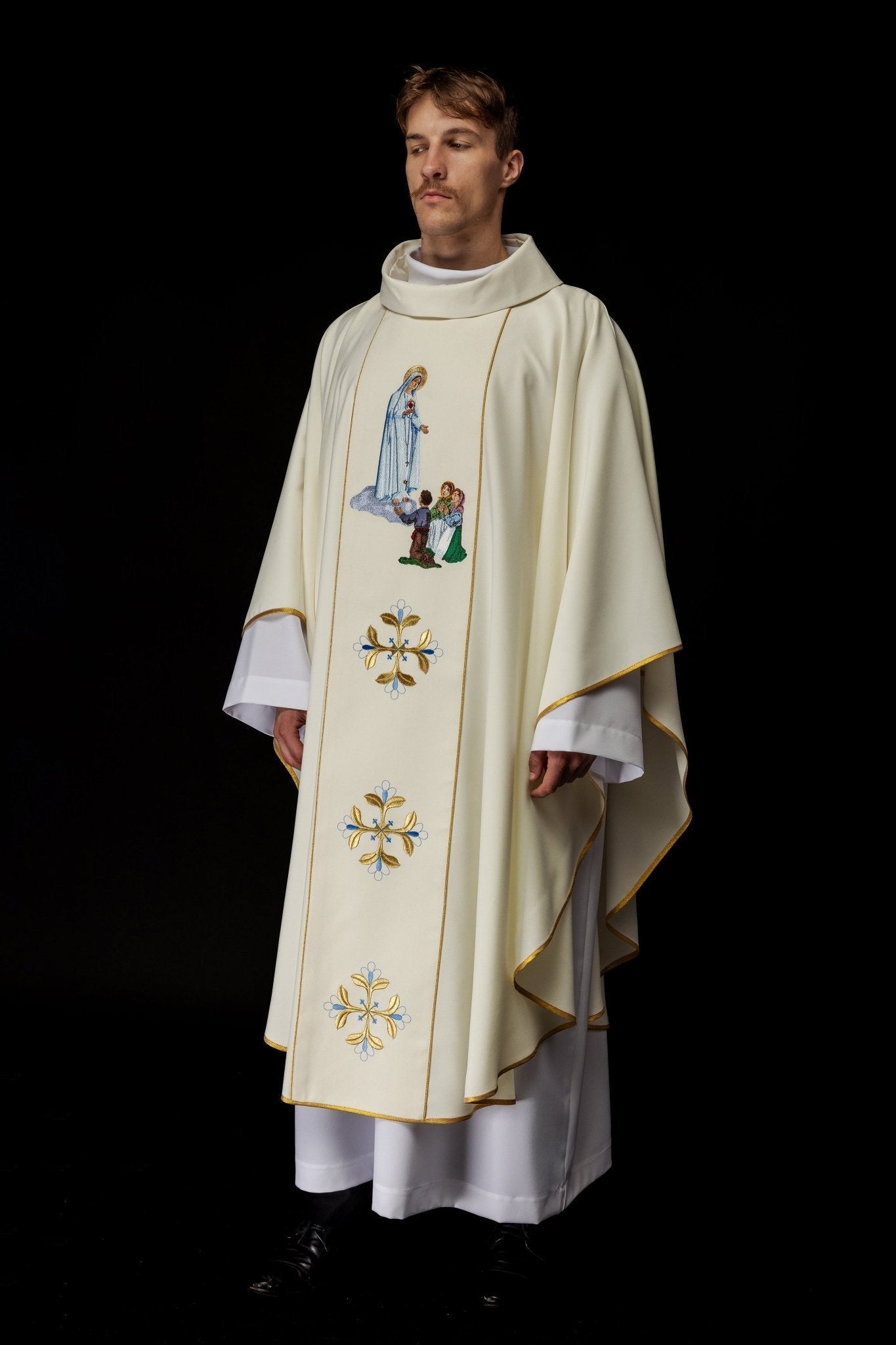 Priest chasuble in ivory with the image of Our Lady of Fatima KOW2/002/05/01 - HAFTINAUSA.COM