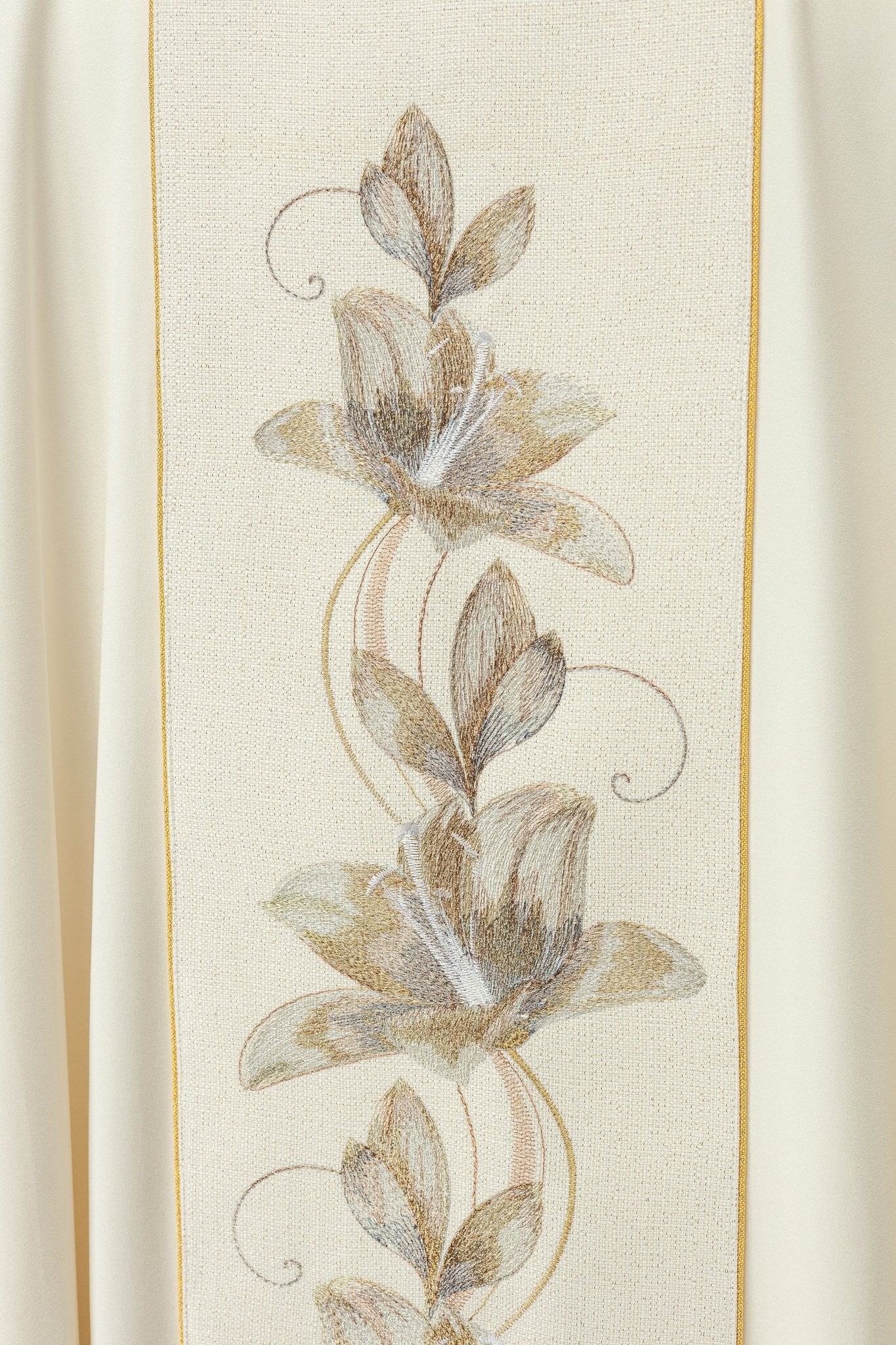 Priest chasuble with Our Lady of Guadalupe and floral embroidery KOW2/010/05/53 - HAFTINAUSA.COM