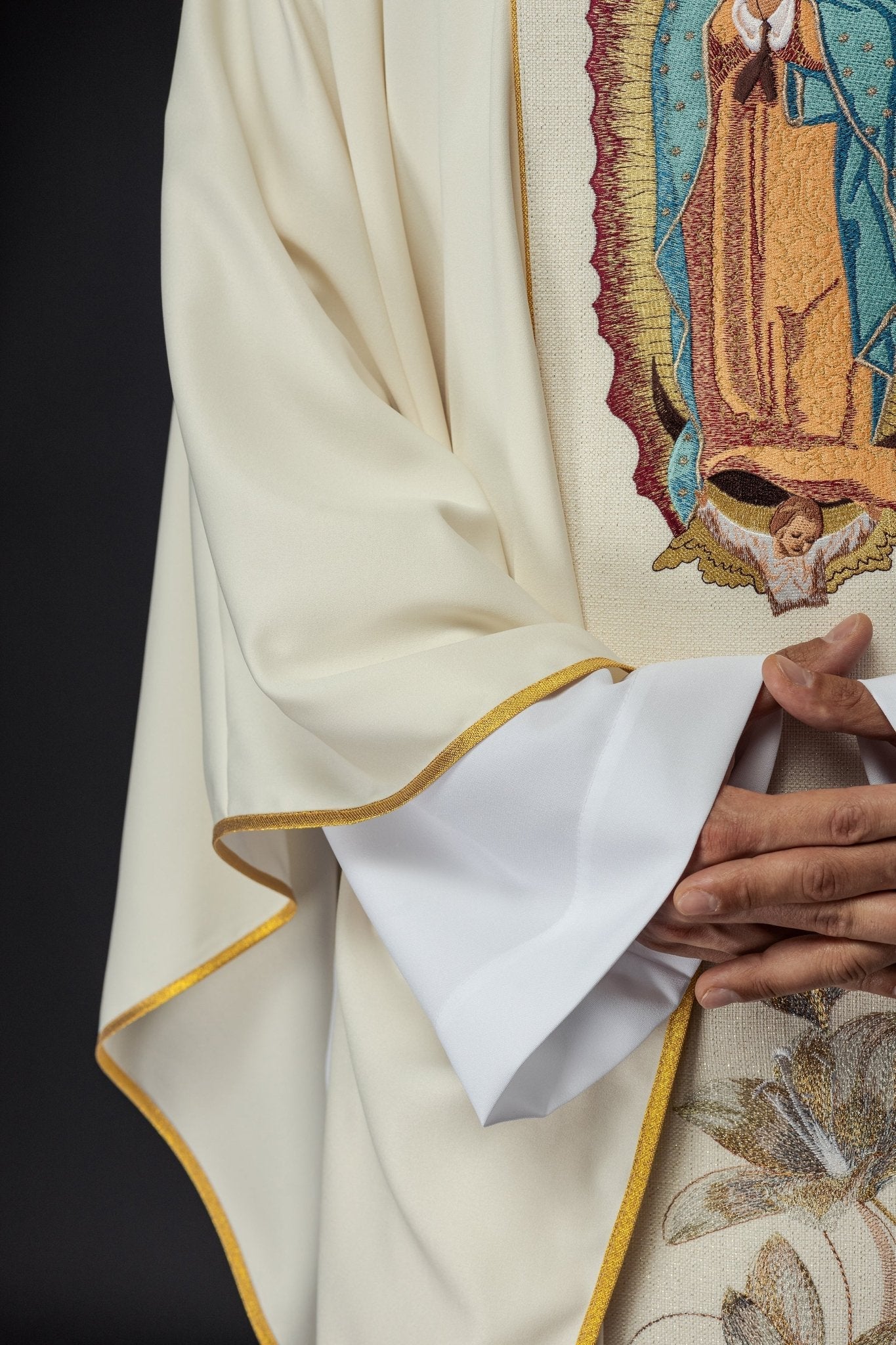 Priest chasuble with Our Lady of Guadalupe and floral embroidery KOW2/010/05/53 - HAFTINAUSA.COM