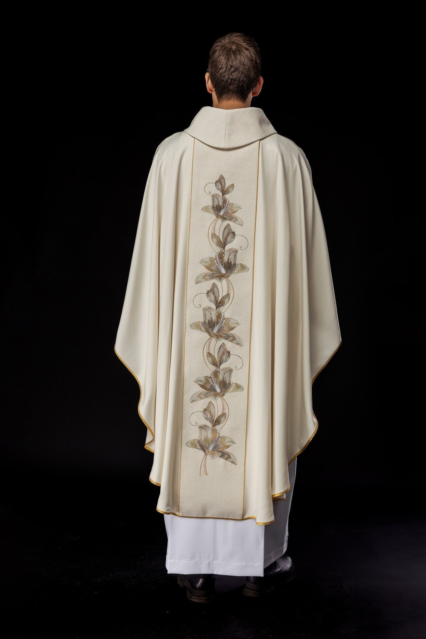 Priest chasuble with Our Lady of Guadalupe and floral embroidery KOW2/010/05/53 - HAFTINAUSA.COM