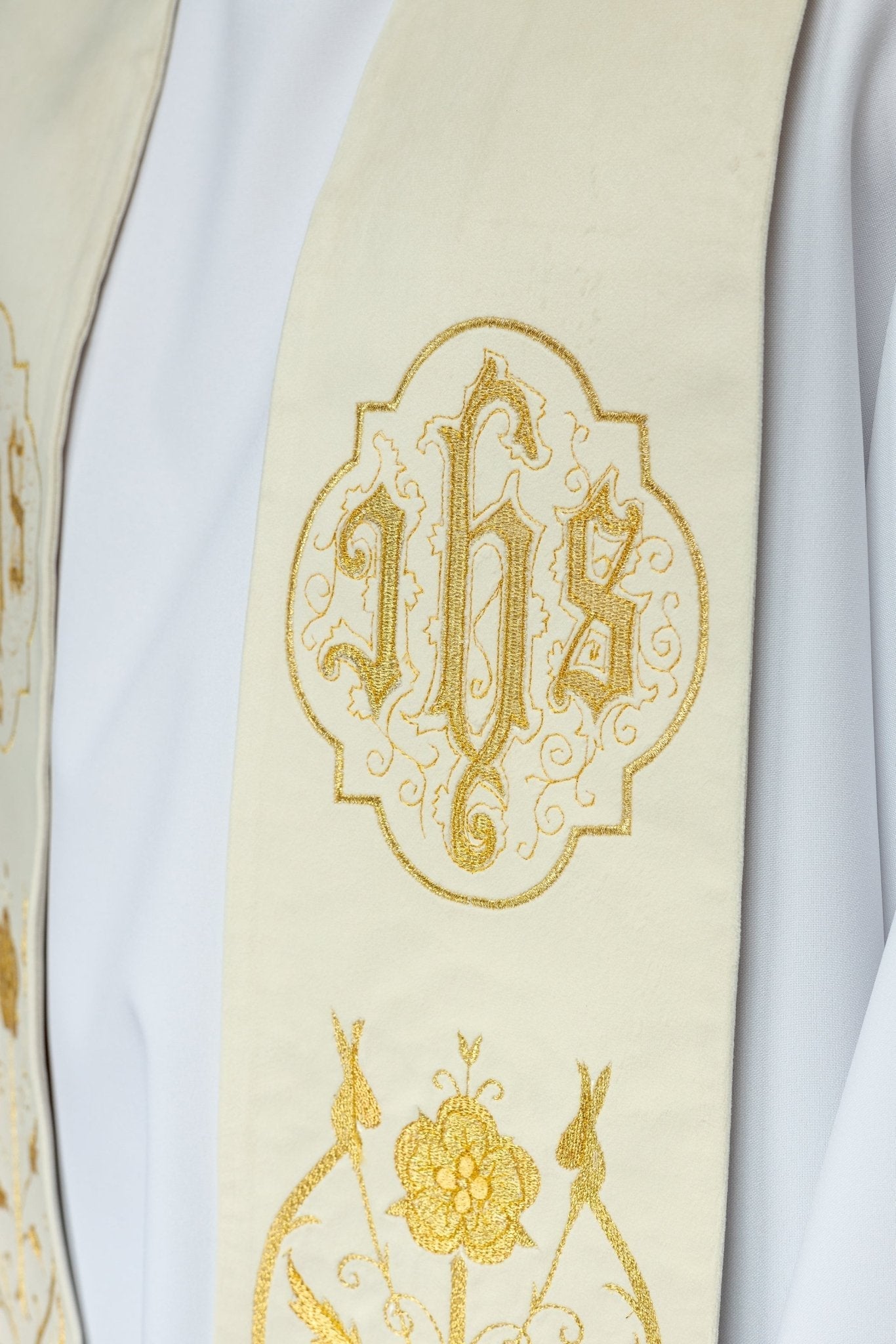 Priest stole in Ivory with embroidered gold JHS and tassels S - 2052 - 05 - 76 - HAFTINAUSA.COM
