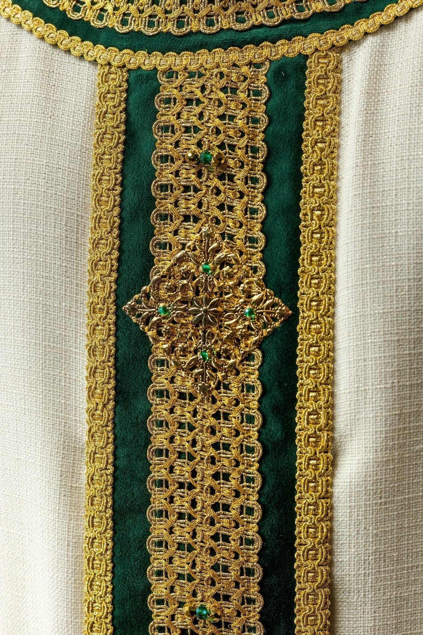 Priest vestment with green orphrey Handmade 7001 HM/7001/05/71/PA01 - HAFTINAUSA.COM