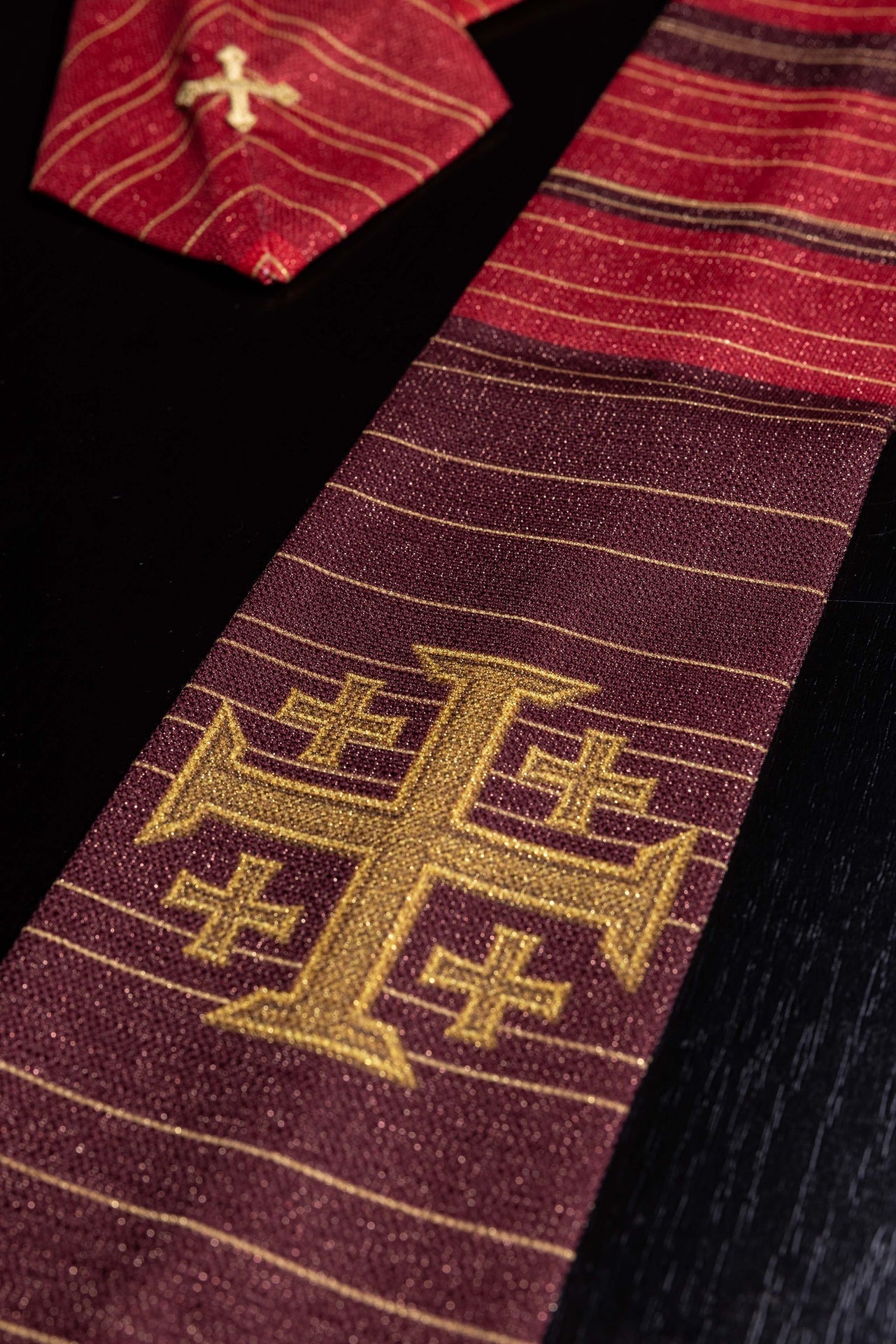 Printed Chasuble with Jerusalem Cross – Red KOD/7001/02/40 - CHASUBLES.COM