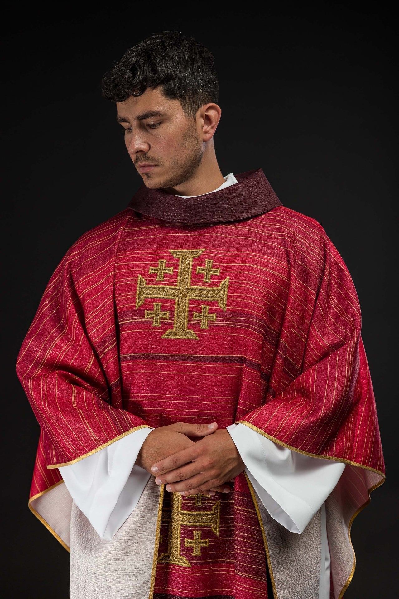 Printed Chasuble with Jerusalem Cross – Red KOD/7001/02/40 - CHASUBLES.COM