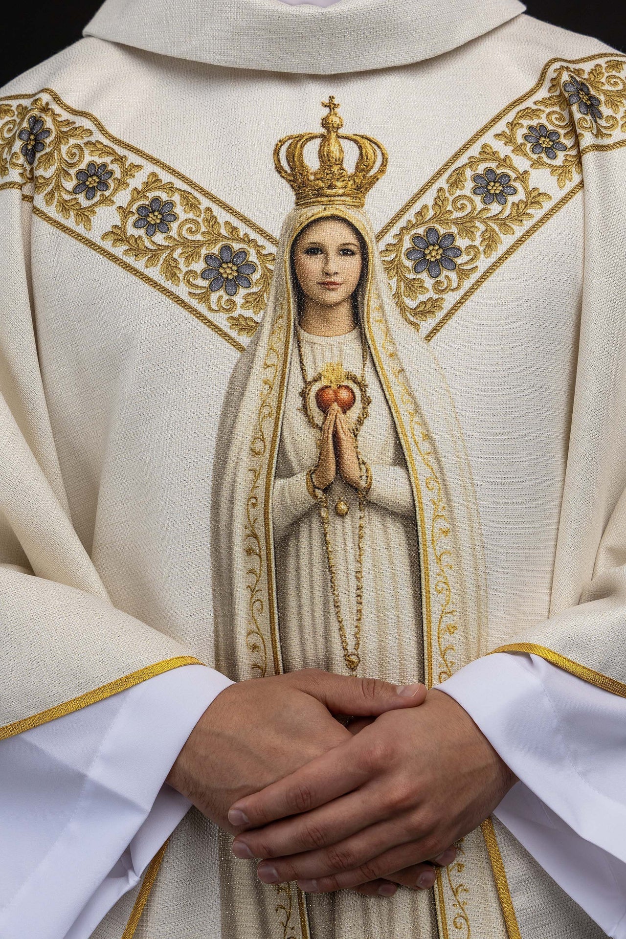Printed chasuble with the image of Our Lady of Fátima KOD/7011/05/40 - CHASUBLES.COM