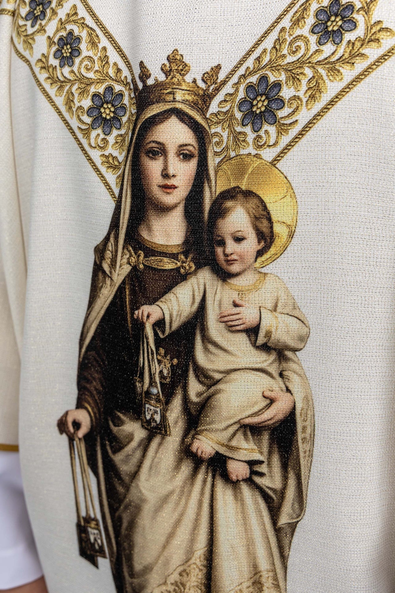 Printed chasuble with the image of Our Lady of Mount Carmel KOD/7004/05/40 - CHASUBLES.COM