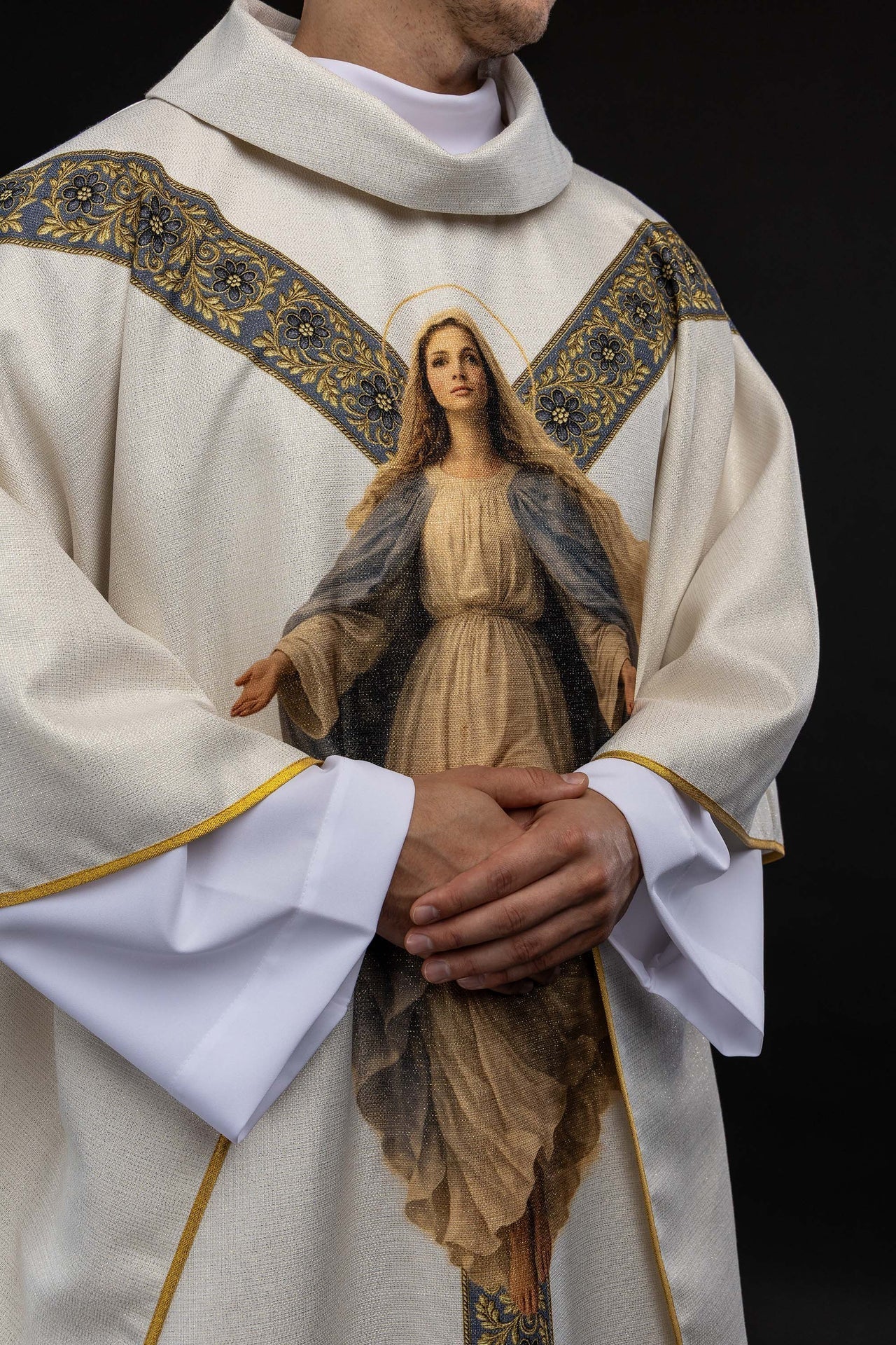 Printed chasuble with the image of Our Lady of the Assumption KOD/7008/05/40 - CHASUBLES.COM