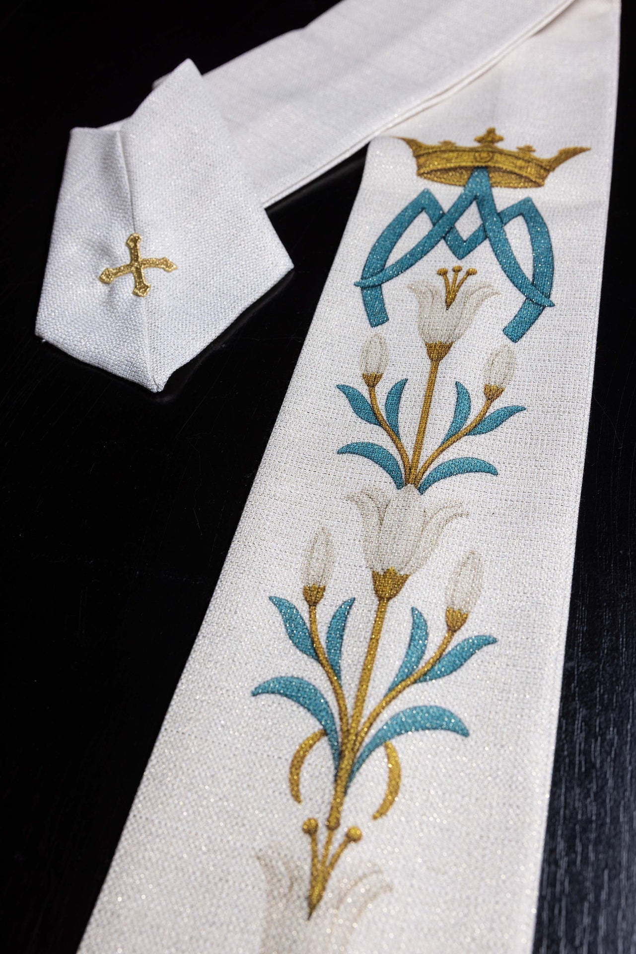 Printed Marian Chasuble with Lily Pattern and Monogram Ecru KOD/7002/05/40 - CHASUBLES.COM
