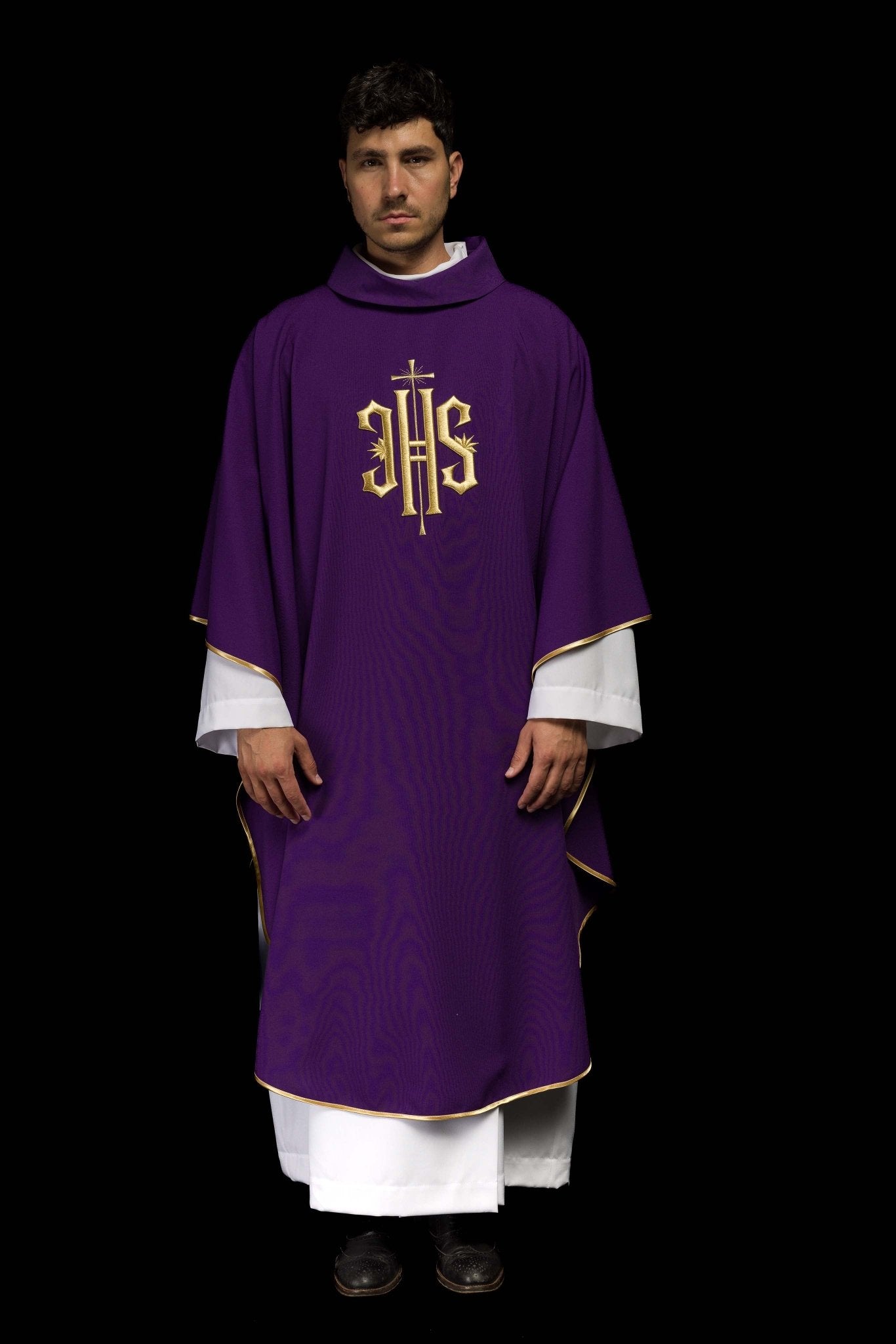 Purple chasuble embroidered with IHS motif KOR/010/03/12 FIOLET - CHASUBLES.COM