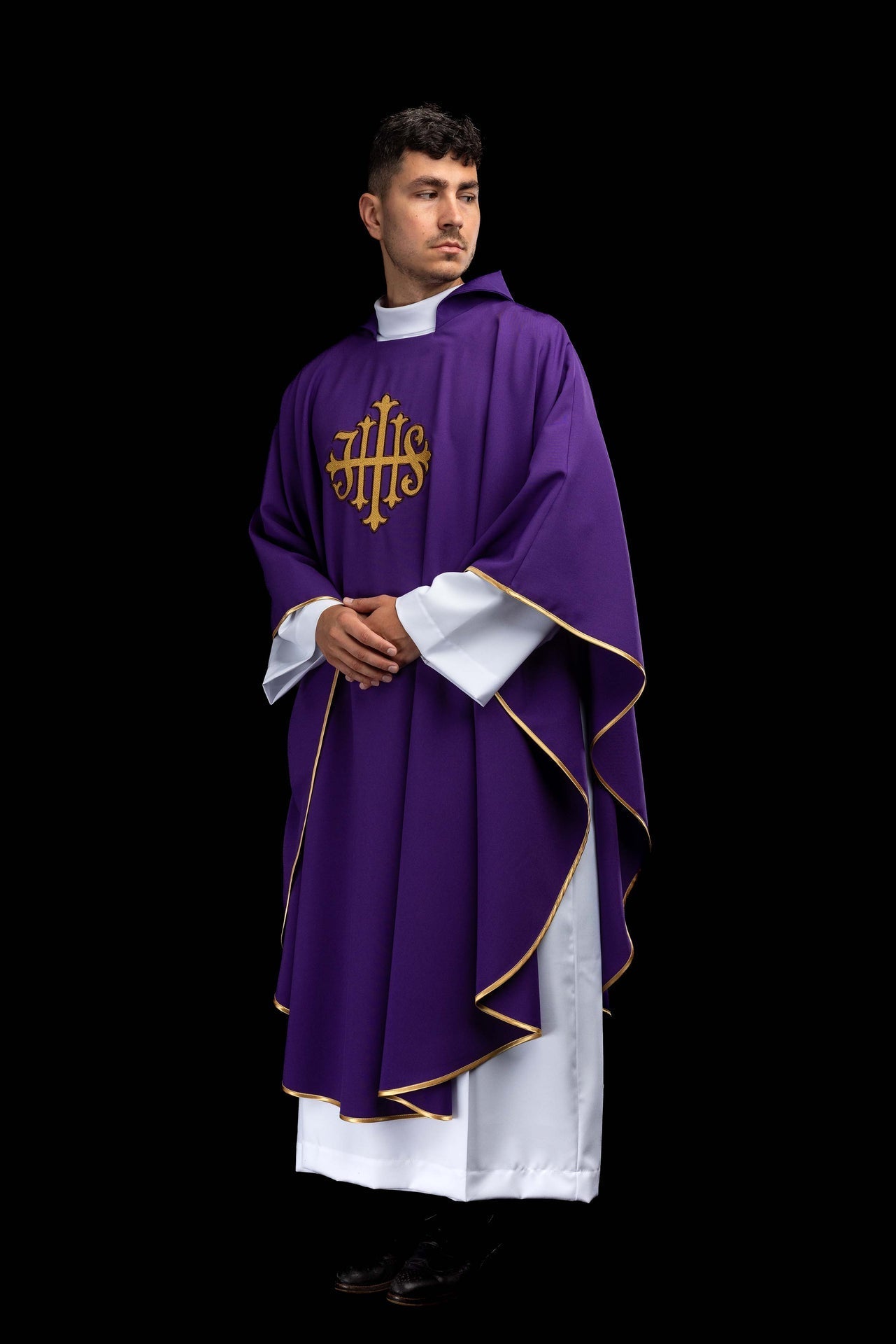 Purple chasuble embroidered with the JHS symbol and a wide collar KOK/005/03/12/KARO - CHASUBLES.COM