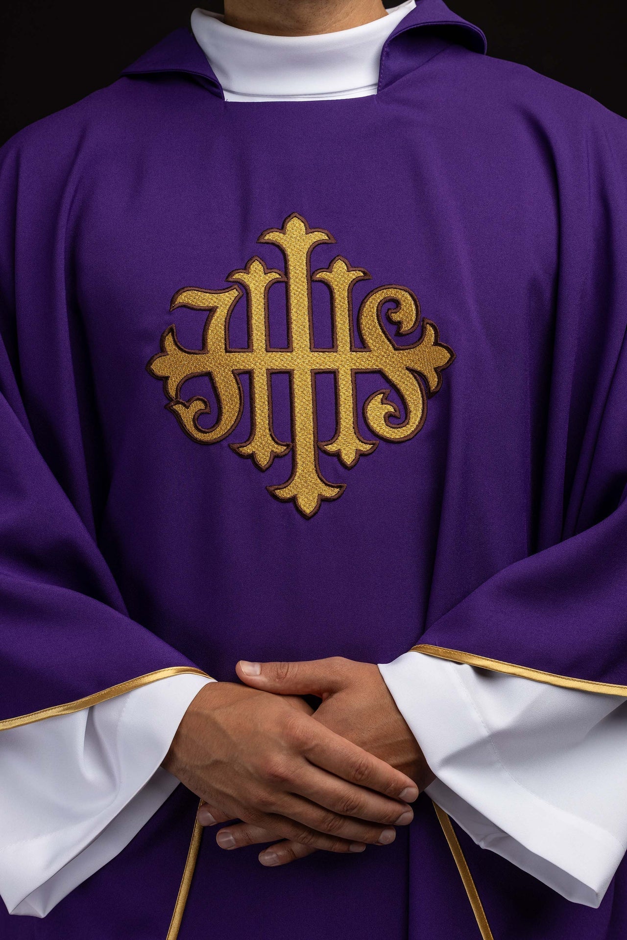 Purple chasuble embroidered with the JHS symbol and a wide collar KOK/005/03/12/KARO - CHASUBLES.COM