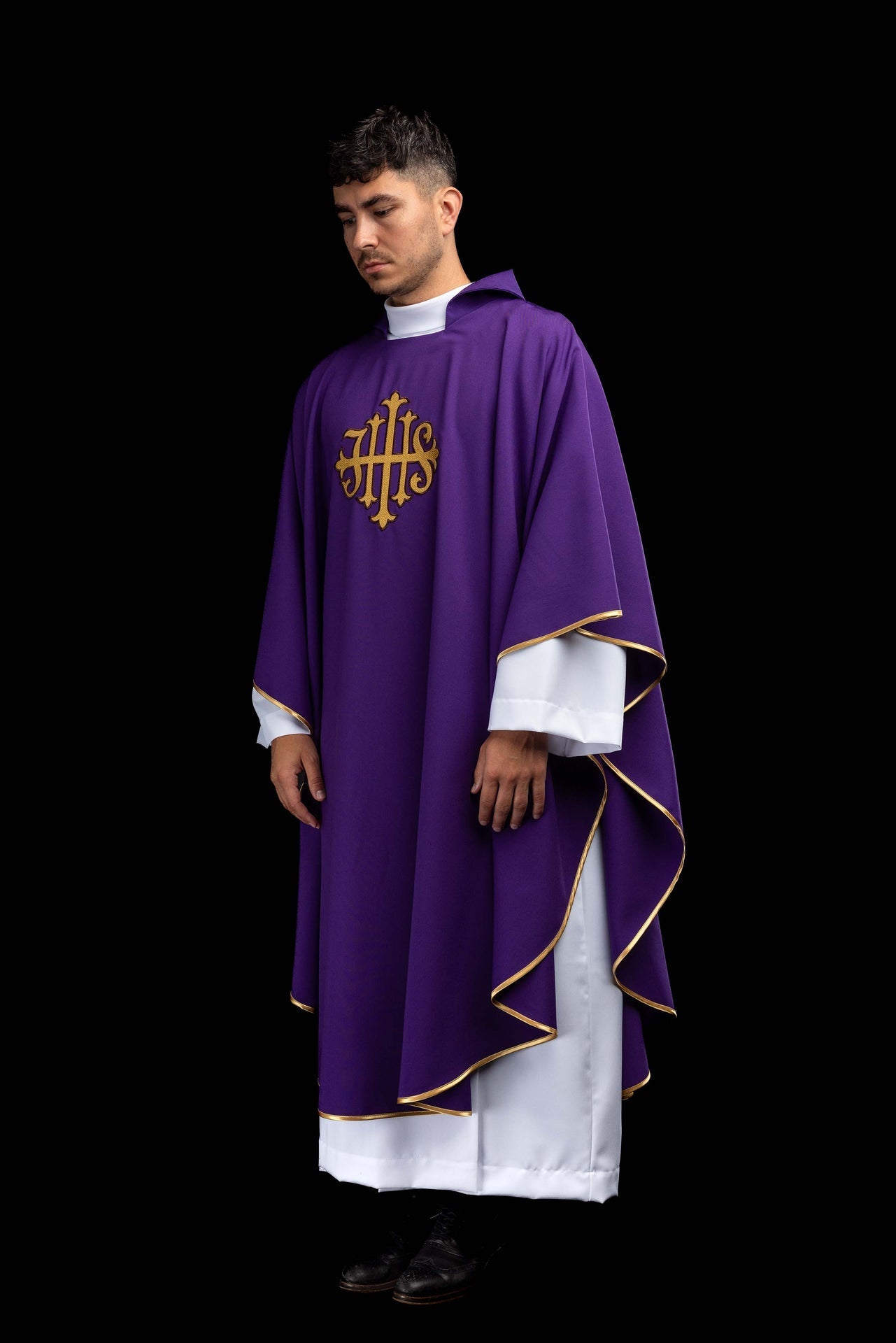 Purple chasuble embroidered with the JHS symbol and a wide collar KOK/005/03/12/KARO - CHASUBLES.COM