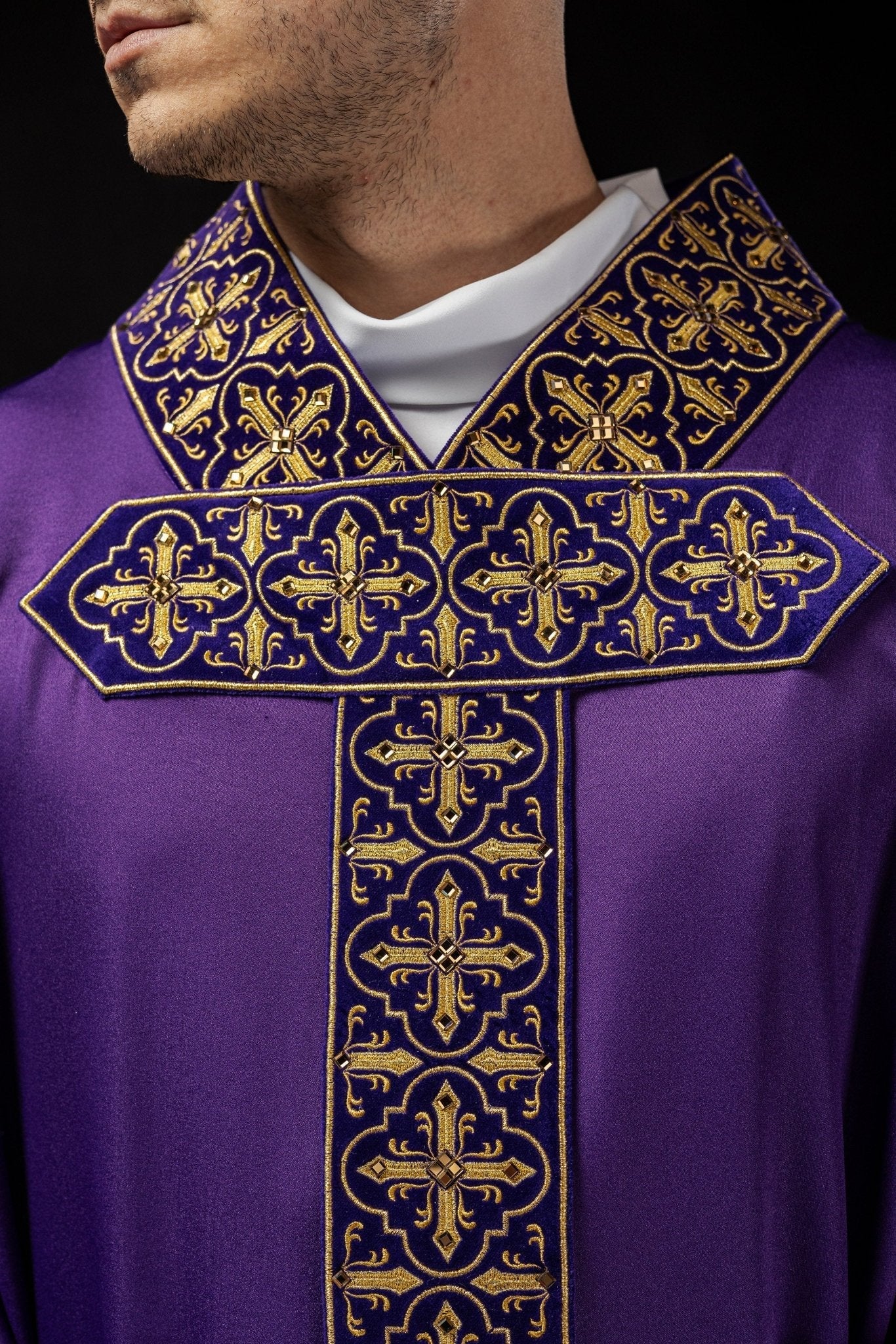 Purple chasuble finished by hand with 500 decorative stones LE/7004/03 - HAFTINAUSA.COM