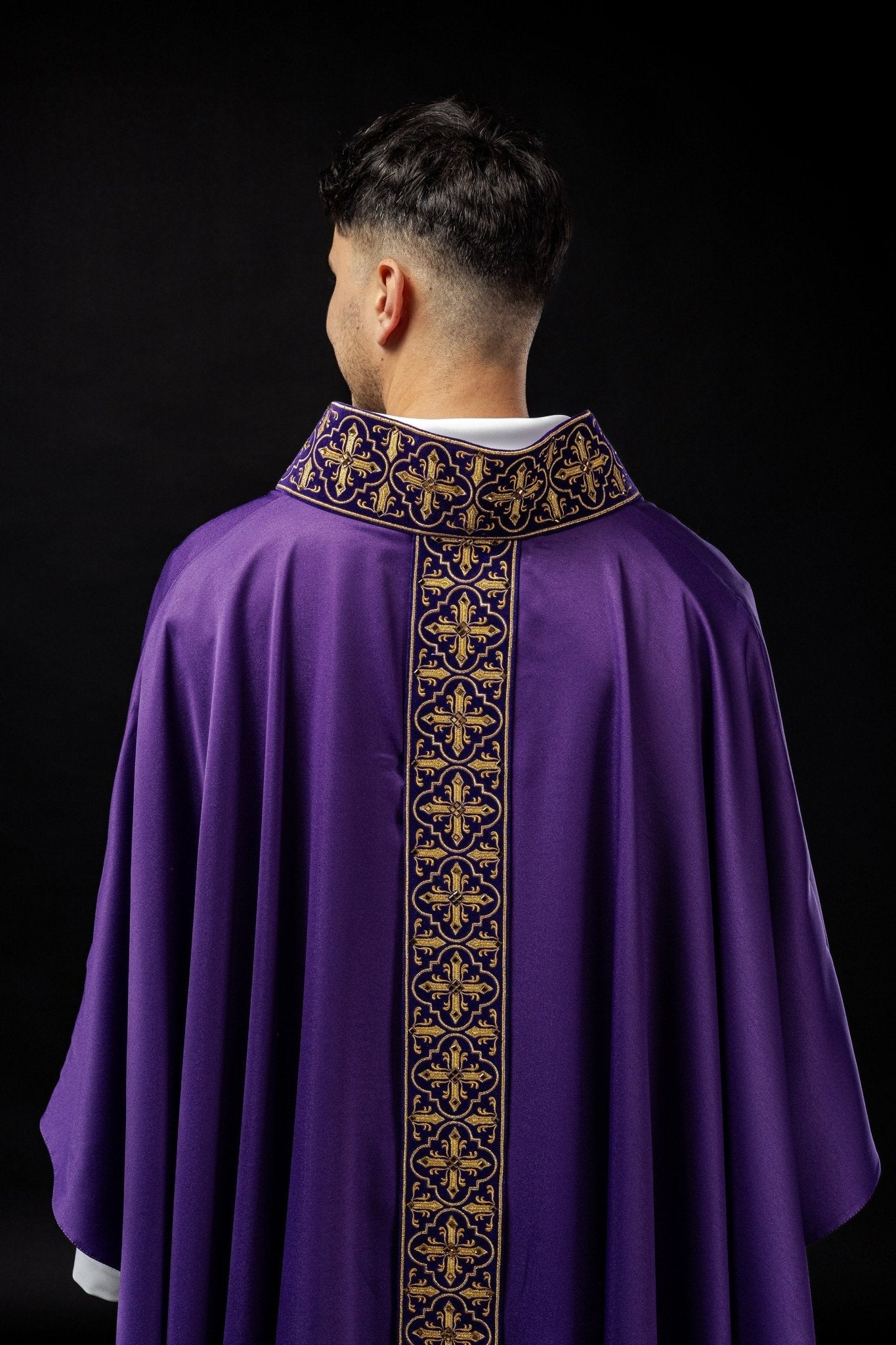 Purple chasuble finished by hand with 500 decorative stones LE/7004/03 - HAFTINAUSA.COM