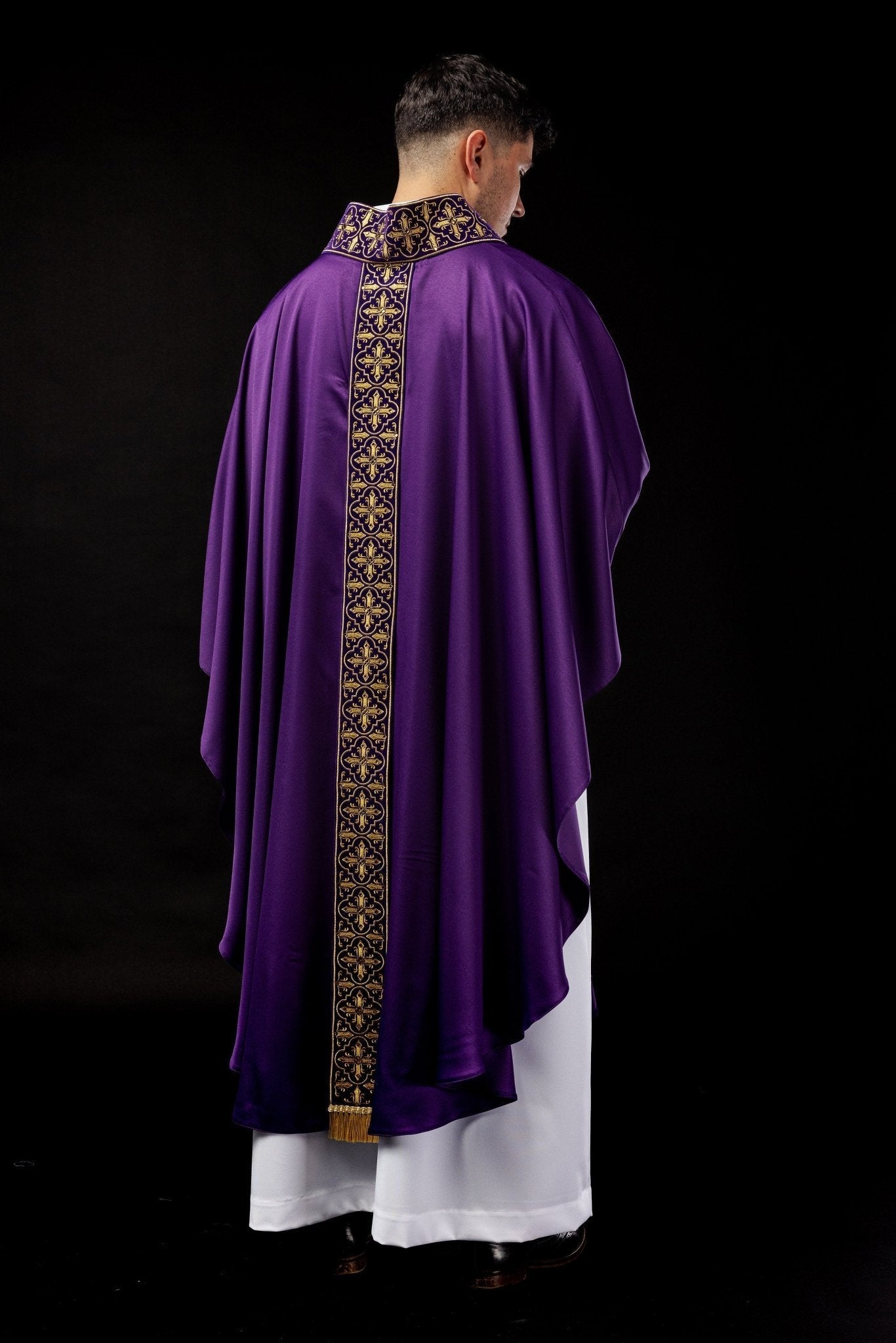 Purple chasuble finished by hand with 500 decorative stones LE/7004/03 - HAFTINAUSA.COM