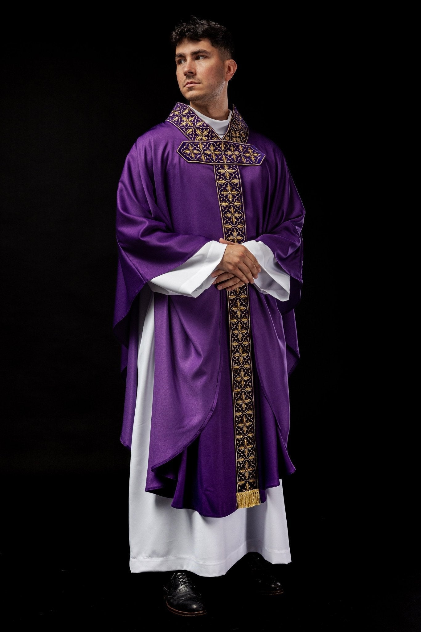 Purple chasuble finished by hand with 500 decorative stones LE/7004/03 - HAFTINAUSA.COM