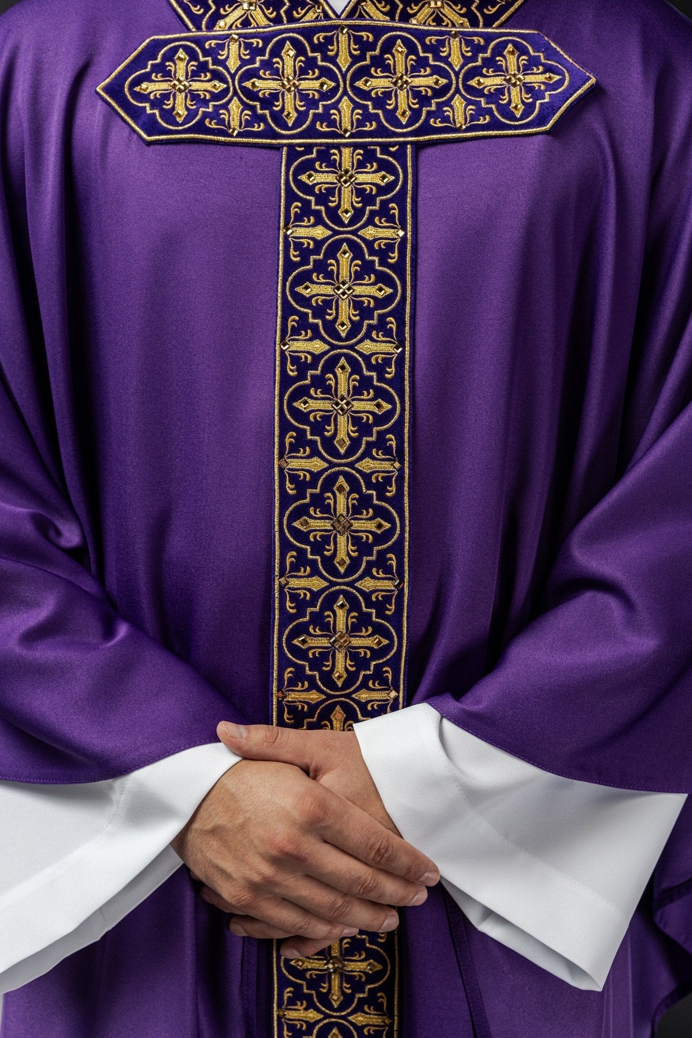 Purple chasuble finished by hand with 500 decorative stones LE/7004/03 - HAFTINAUSA.COM