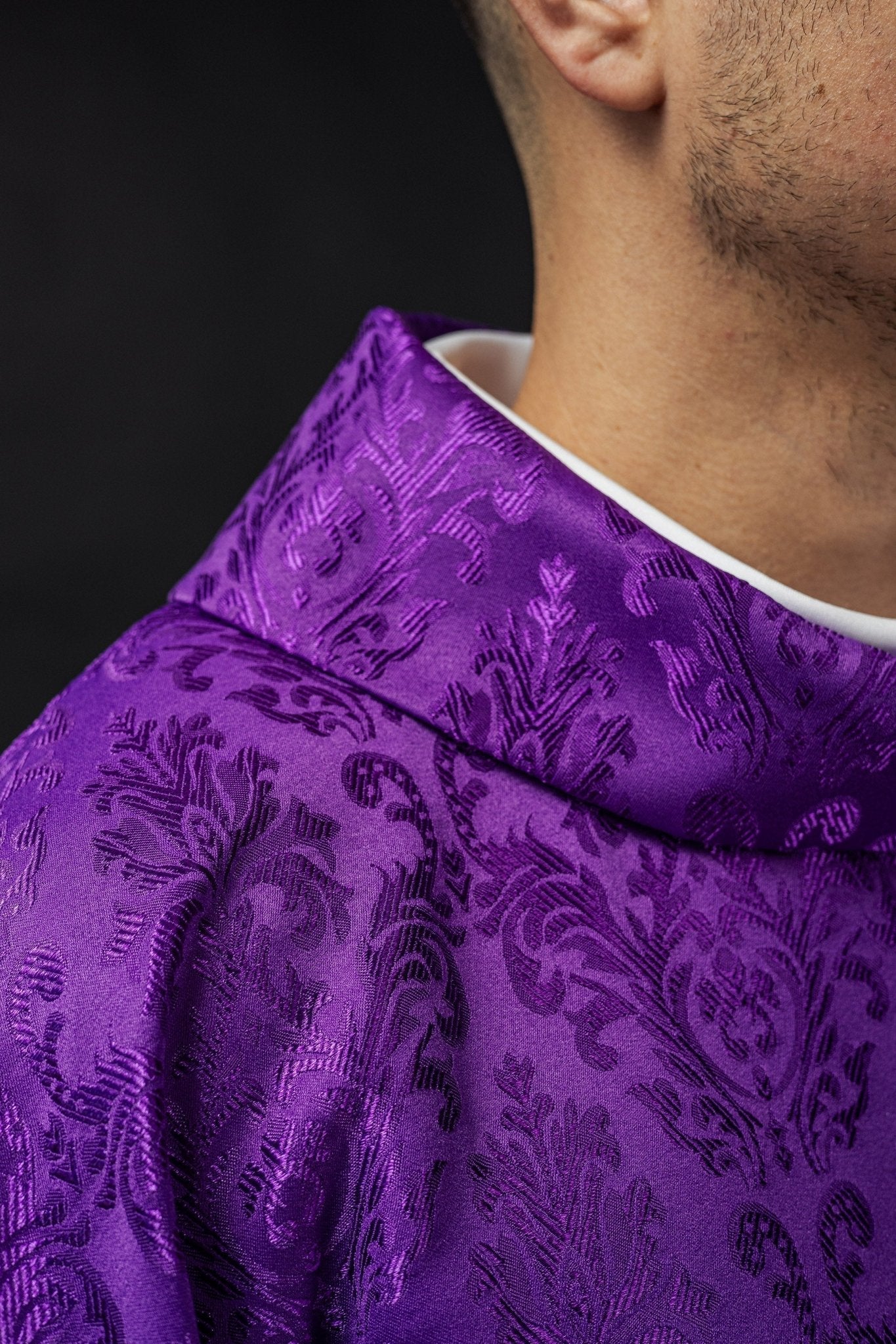Purple chasuble made of floral ornamental texture with classic IHS LE/7032/03 - HAFTINAUSA.COM