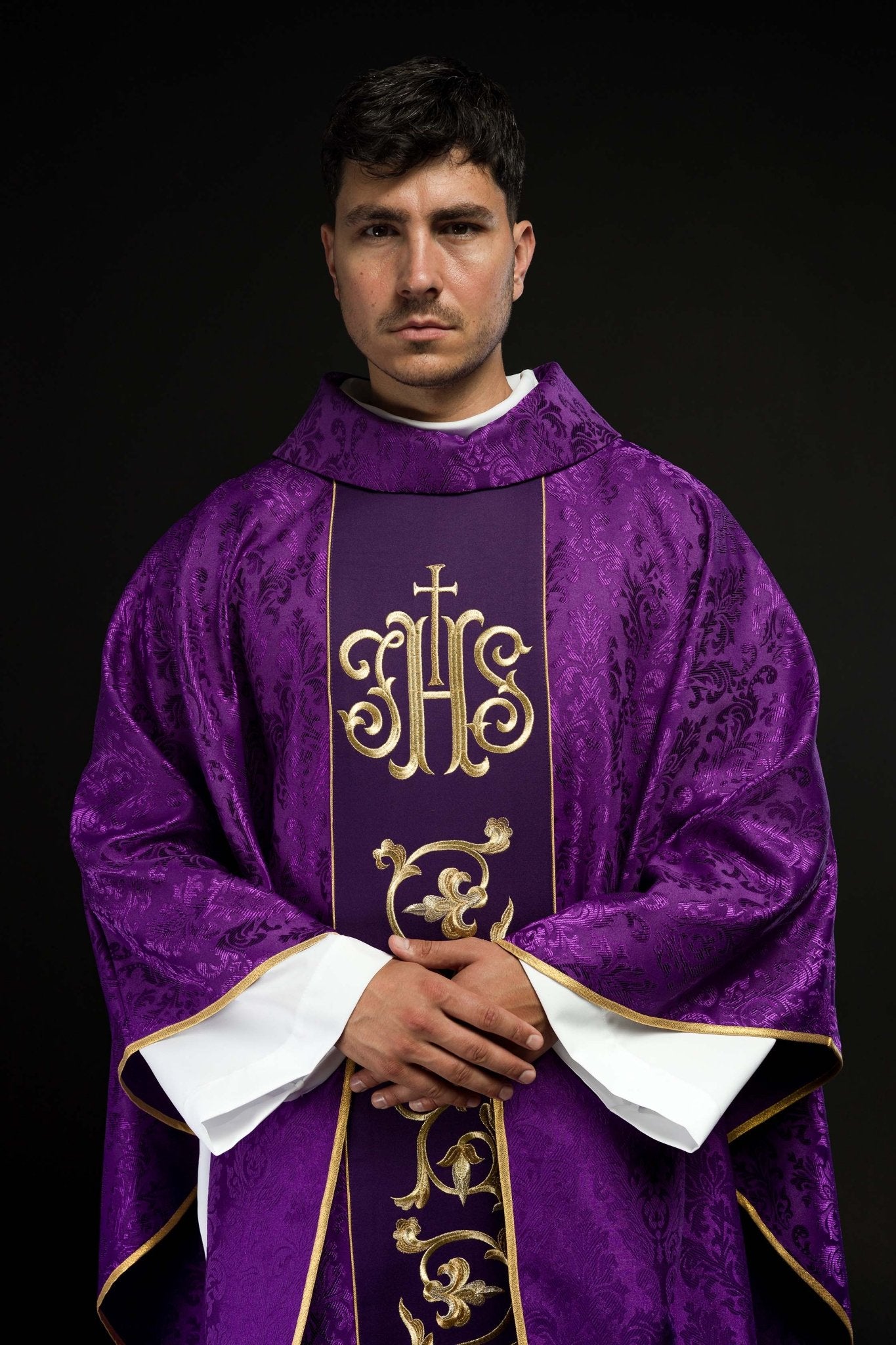 Purple chasuble made of jacquard texture with classic JHS motif S-7059-03-67 - CHASUBLES.COM