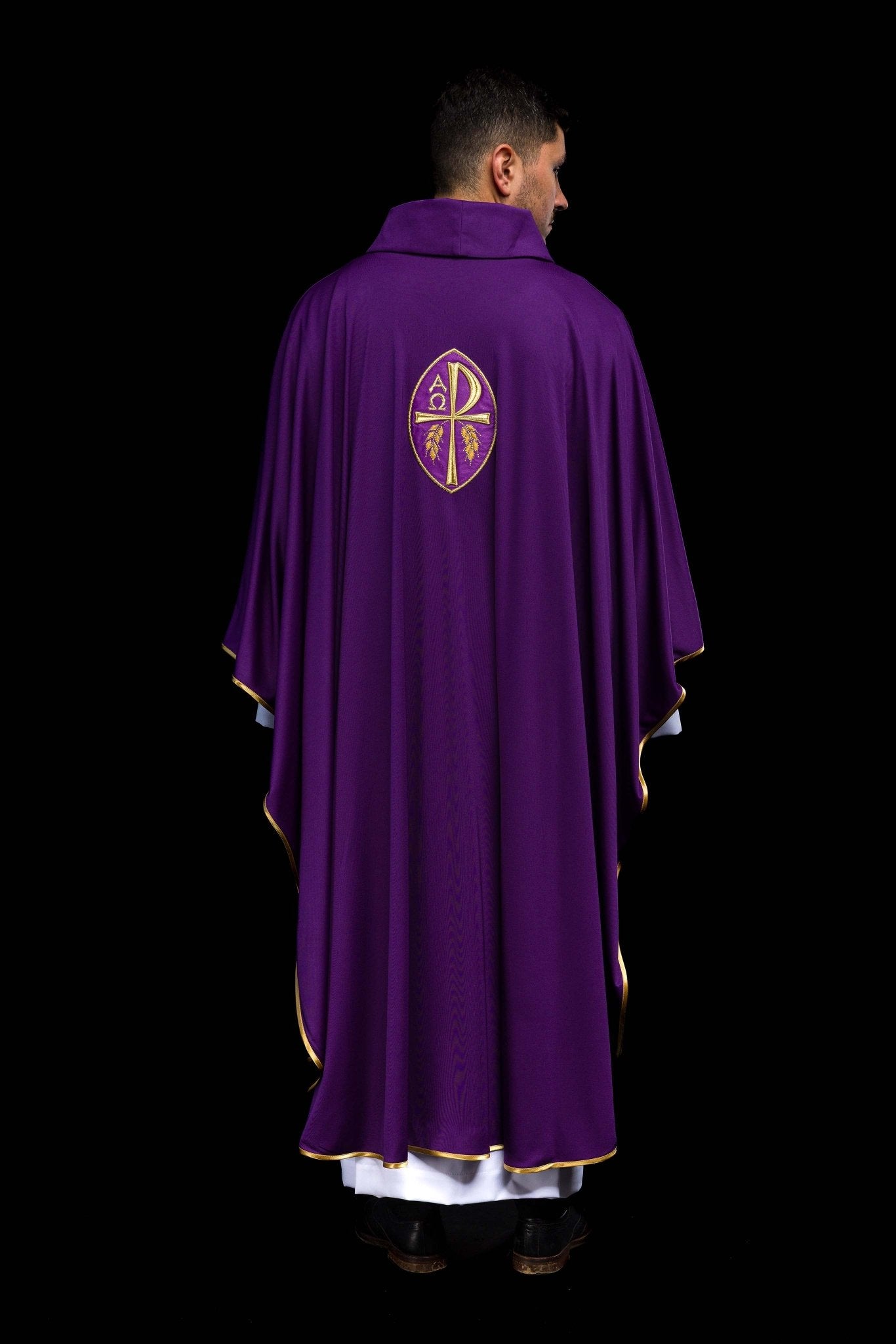 Purple chasuble made of light SACROLITE texture KOR/387/03/78 - CHASUBLES.COM