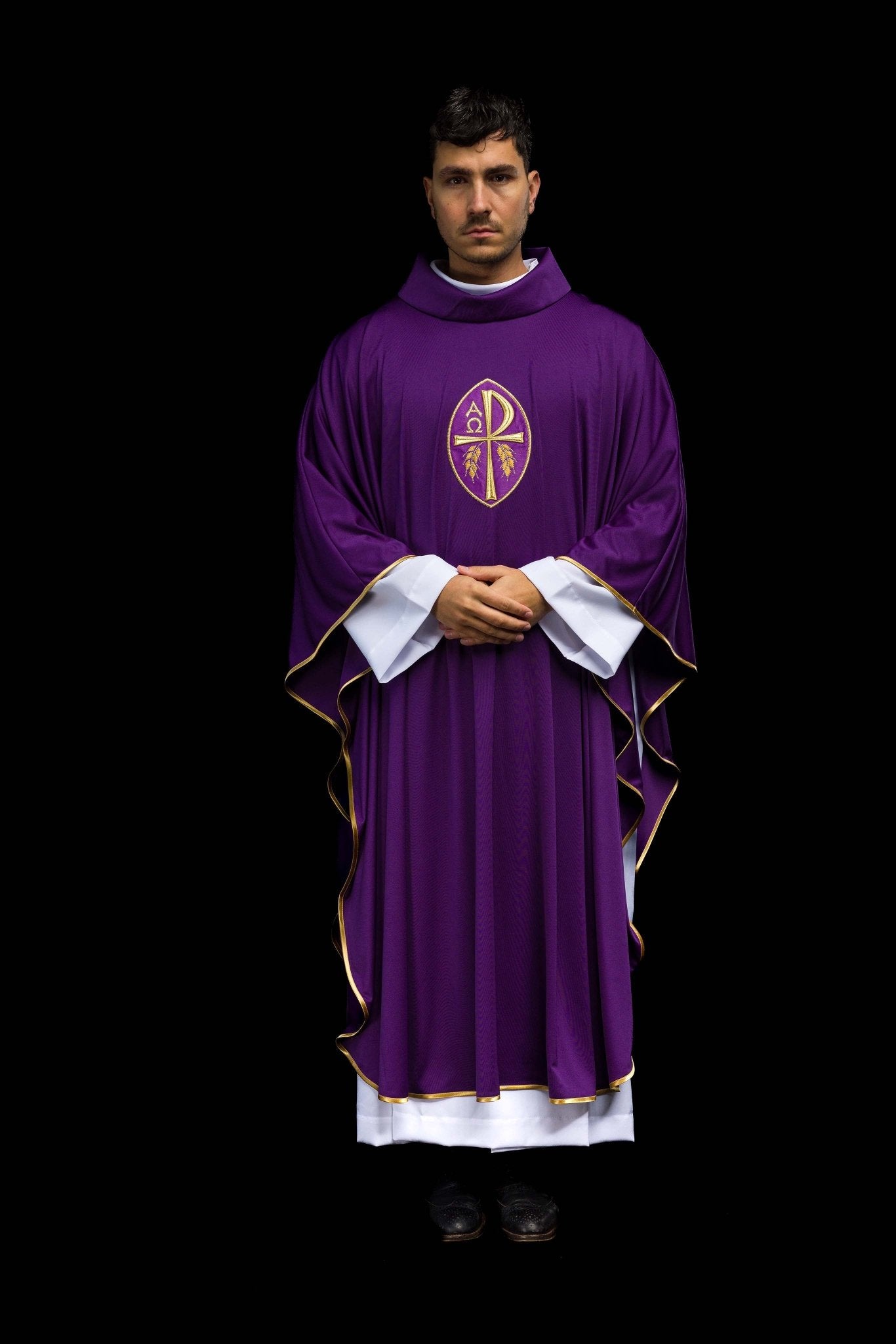 Purple chasuble made of light SACROLITE texture KOR/387/03/78 - CHASUBLES.COM