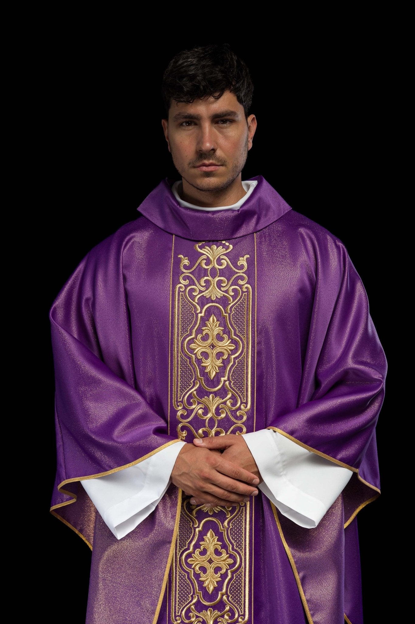 Purple chasuble richly embroidered, shining LE/7021/03 - CHASUBLES.COM