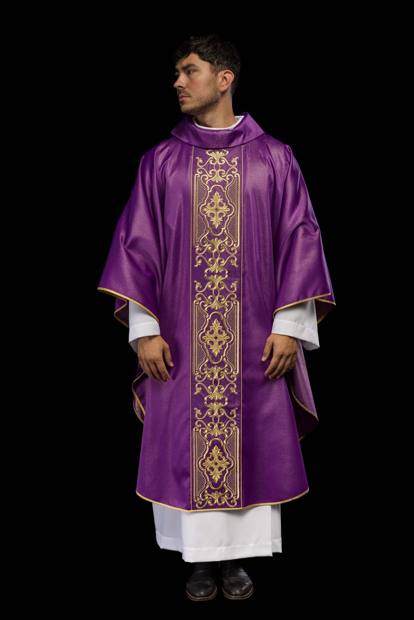 Purple chasuble richly embroidered, shining LE/7021/03 - CHASUBLES.COM