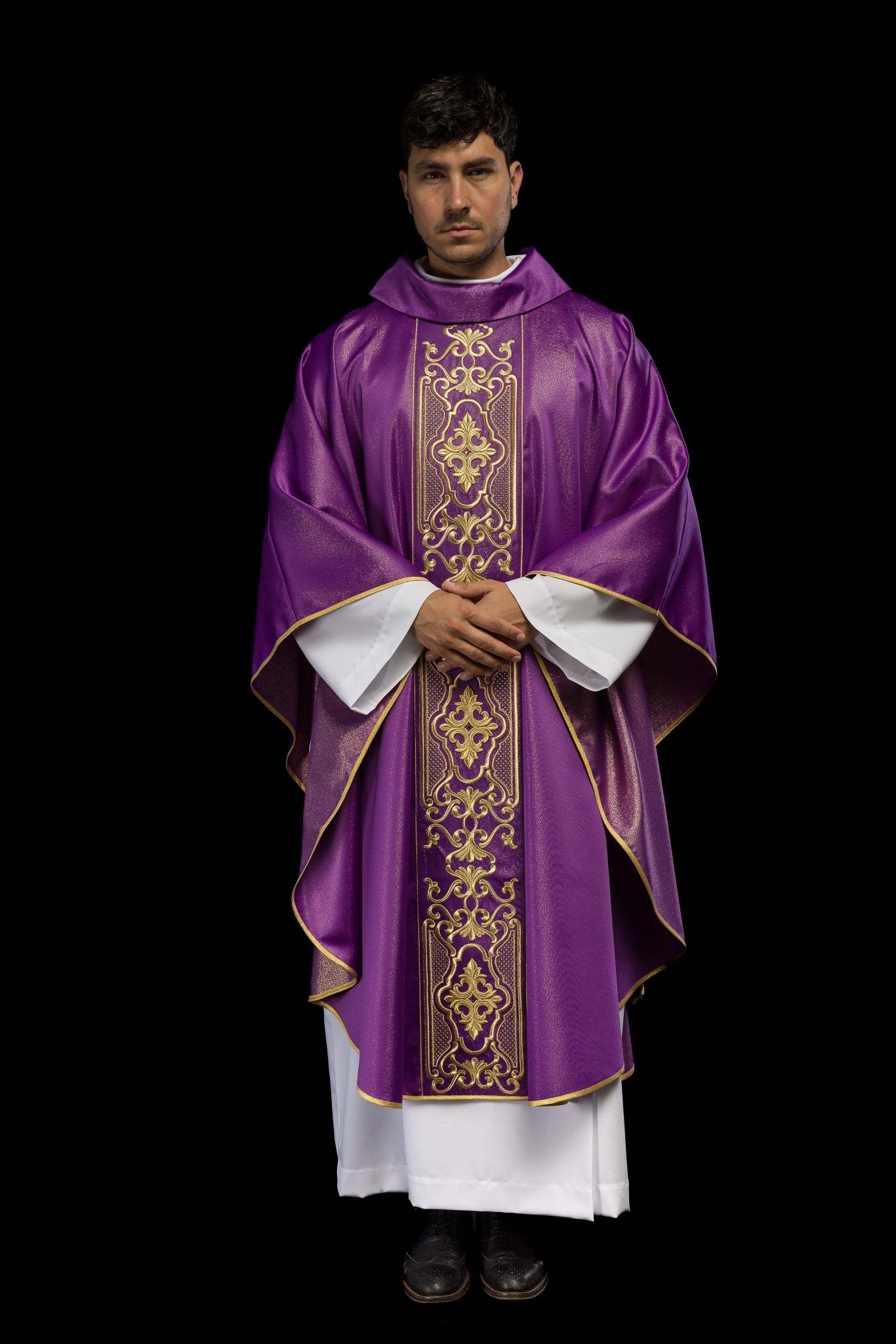 Purple chasuble richly embroidered, shining LE/7021/03 - CHASUBLES.COM
