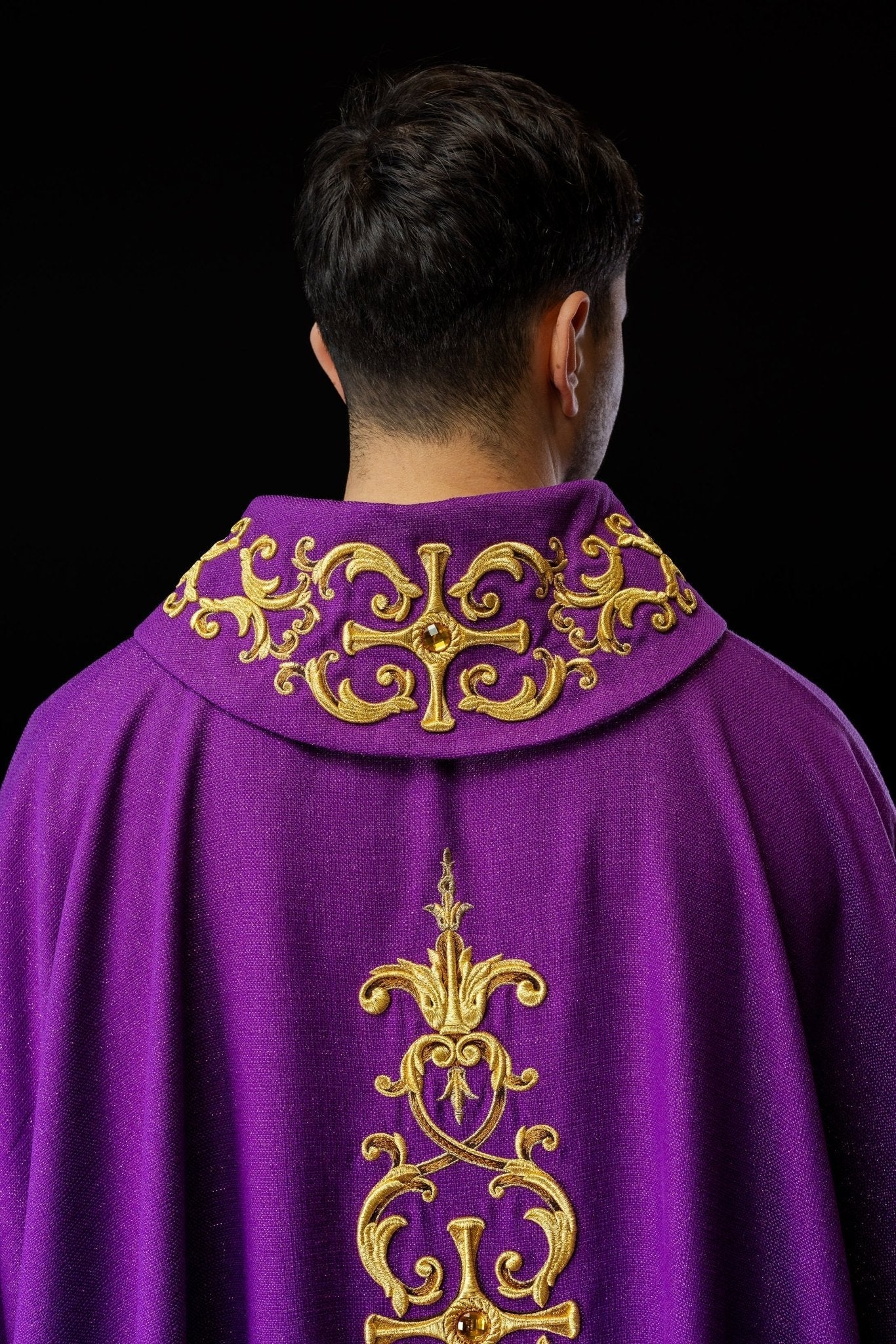 Purple chasuble richly embroidered with gemstones LE/7014/03 - HAFTINAUSA.COM