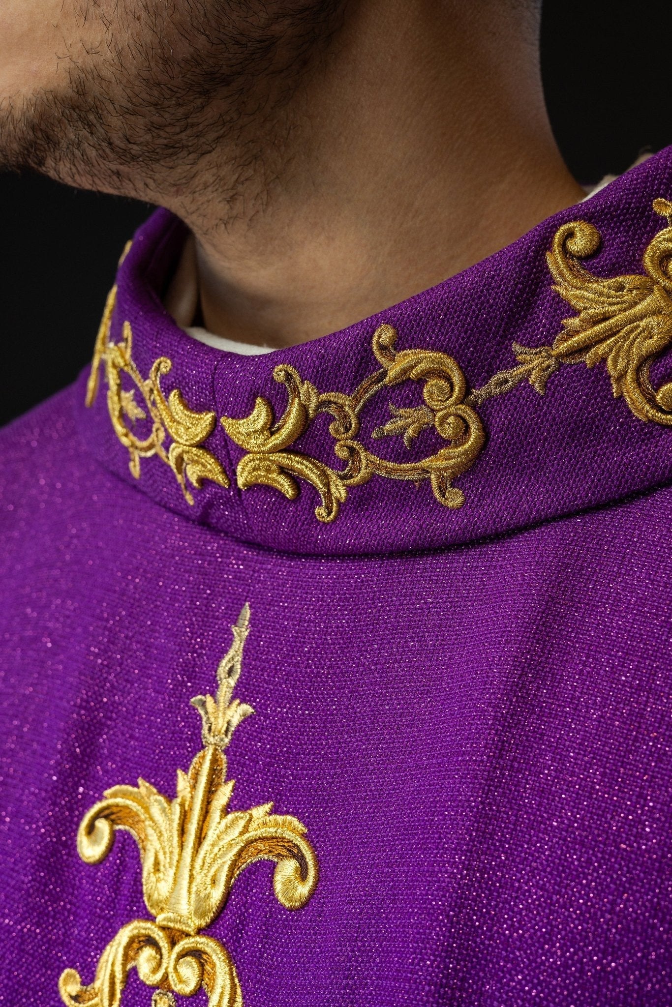 Purple chasuble richly embroidered with gemstones LE/7014/03 - HAFTINAUSA.COM