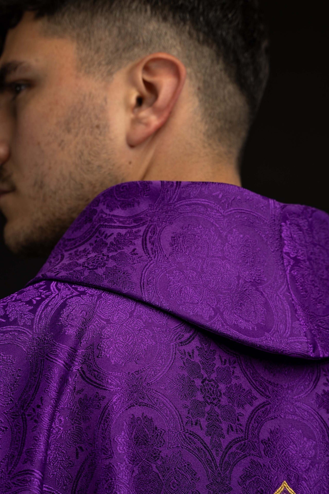 Purple chasuble with a cross made from jacquard fabric KOR/403/03/11 - CHASUBLES.COM