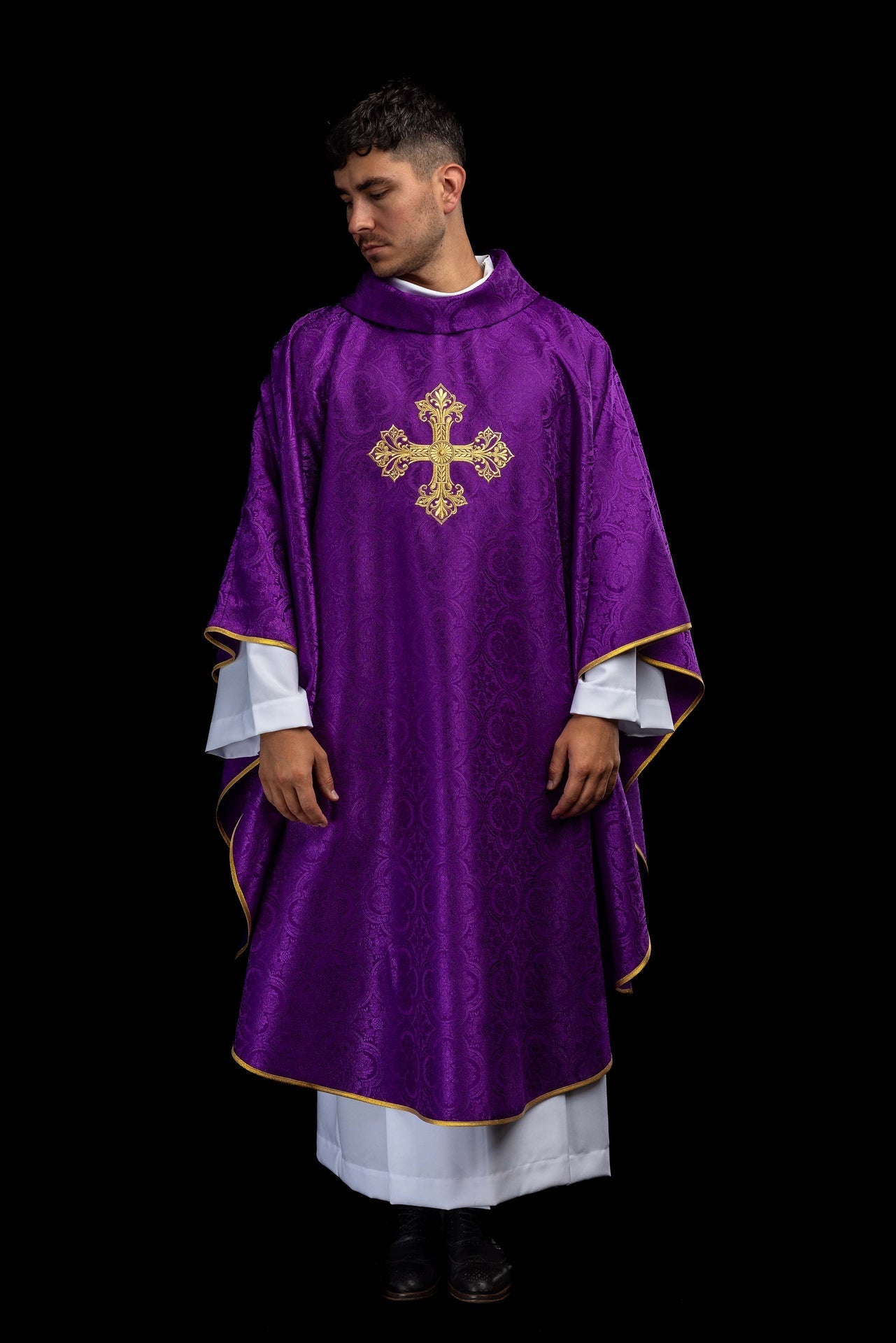 Purple chasuble with a cross made from jacquard fabric KOR/403/03/11 - CHASUBLES.COM