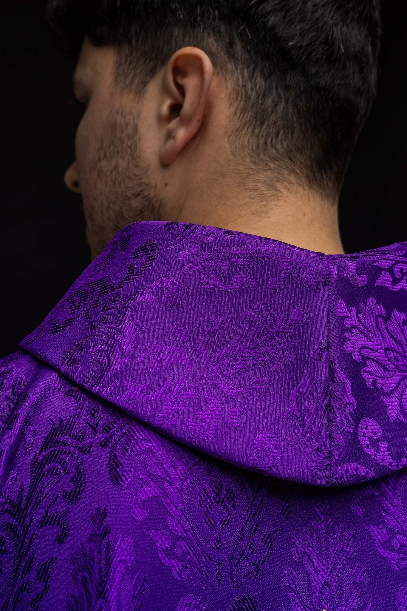 Purple chasuble with a cross made of patterned fabric HIT/197007/03/67 FIOLET - HAFTINAUSA.COM