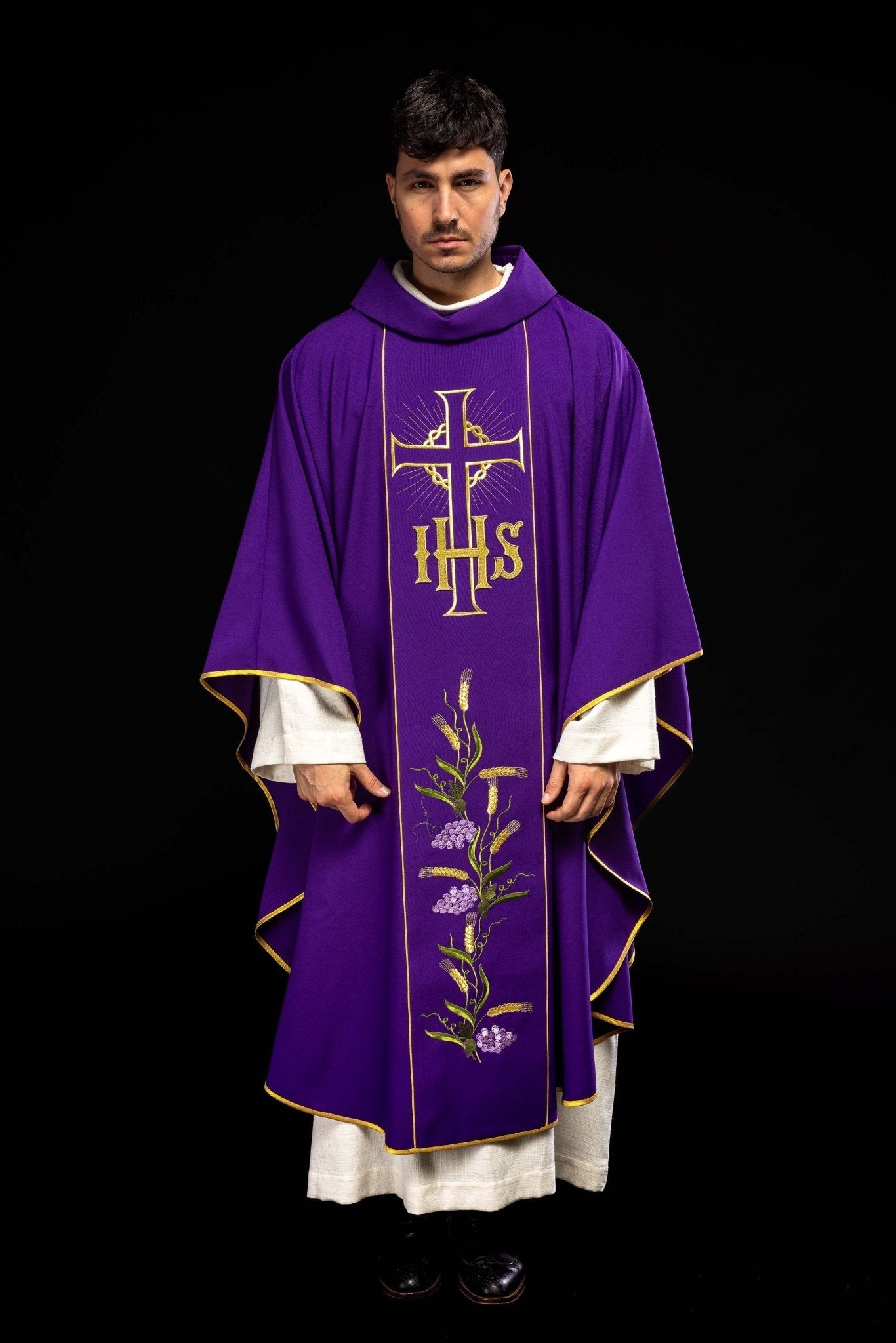 Purple chasuble with cross symbol and grapes KOR/214/03/01 FIOLET - HAFTINAUSA.COM