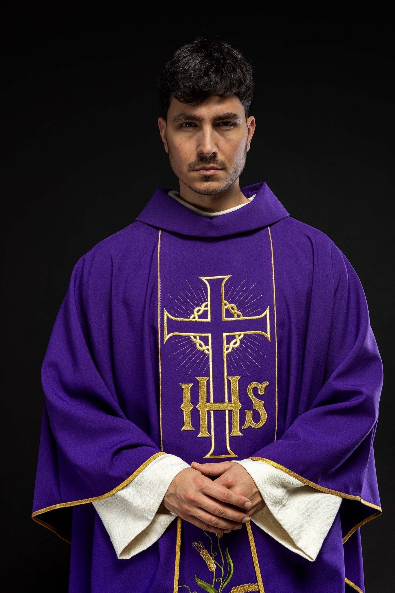 Purple chasuble with cross symbol and grapes KOR/214/03/01 FIOLET - HAFTINAUSA.COM