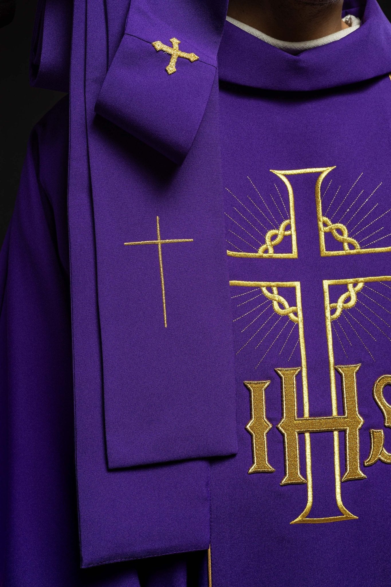 Purple chasuble with cross symbol and grapes KOR/214/03/01 FIOLET - HAFTINAUSA.COM