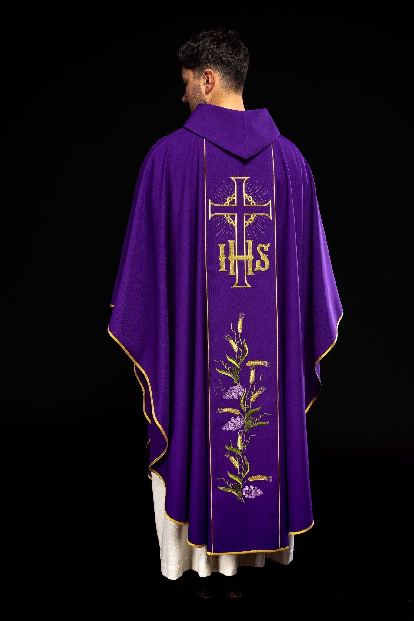Purple chasuble with cross symbol and grapes KOR/214/03/01 FIOLET - HAFTINAUSA.COM