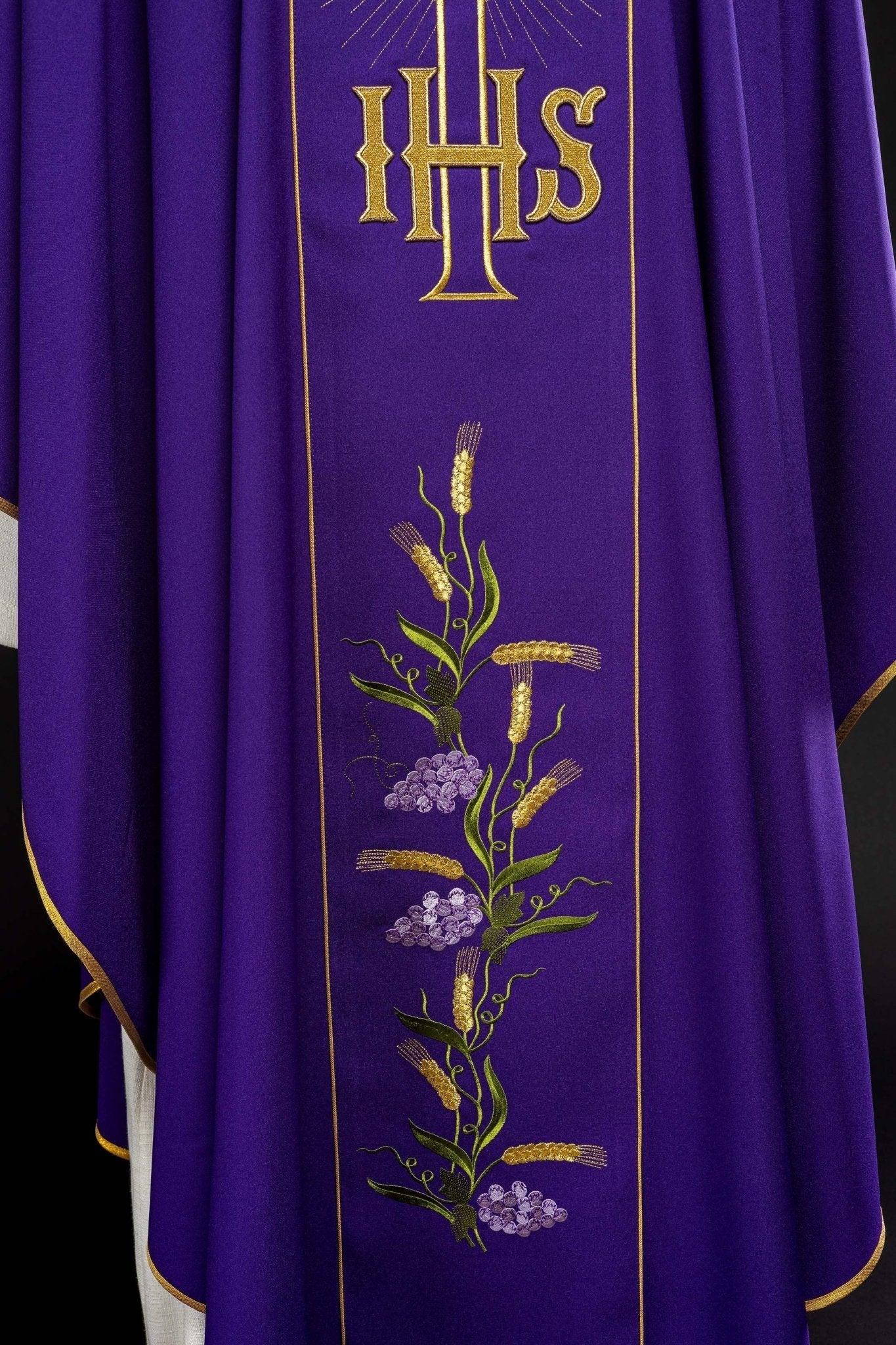 Purple chasuble with cross symbol and grapes KOR/214/03/01 FIOLET - HAFTINAUSA.COM