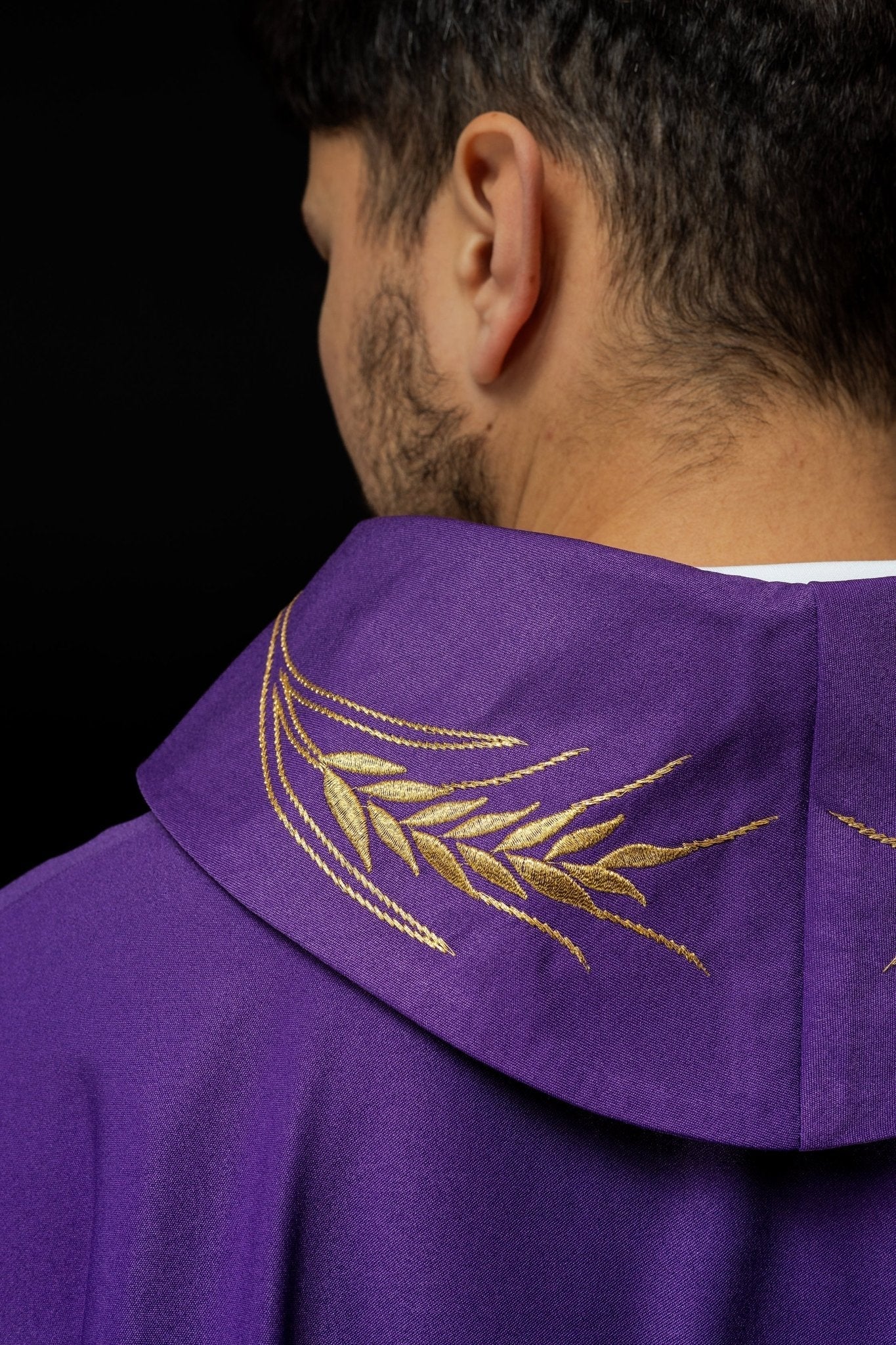 Purple chasuble with decorated collar, cross and wheat embroidery S - 7054 - 03 - 53 - HAFTINAUSA.COM