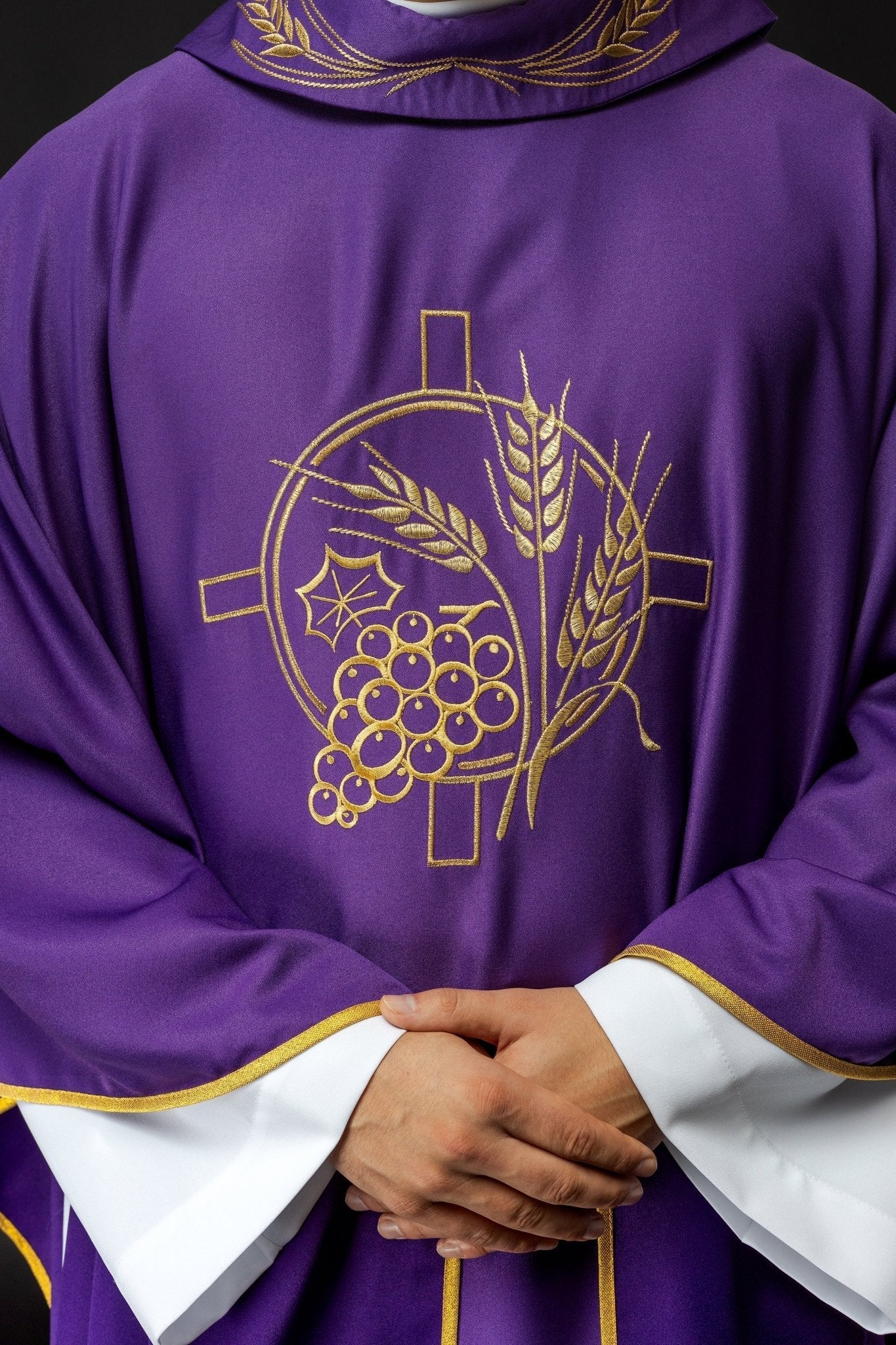 Purple chasuble with decorated collar, cross and wheat embroidery S - 7054 - 03 - 53 - HAFTINAUSA.COM