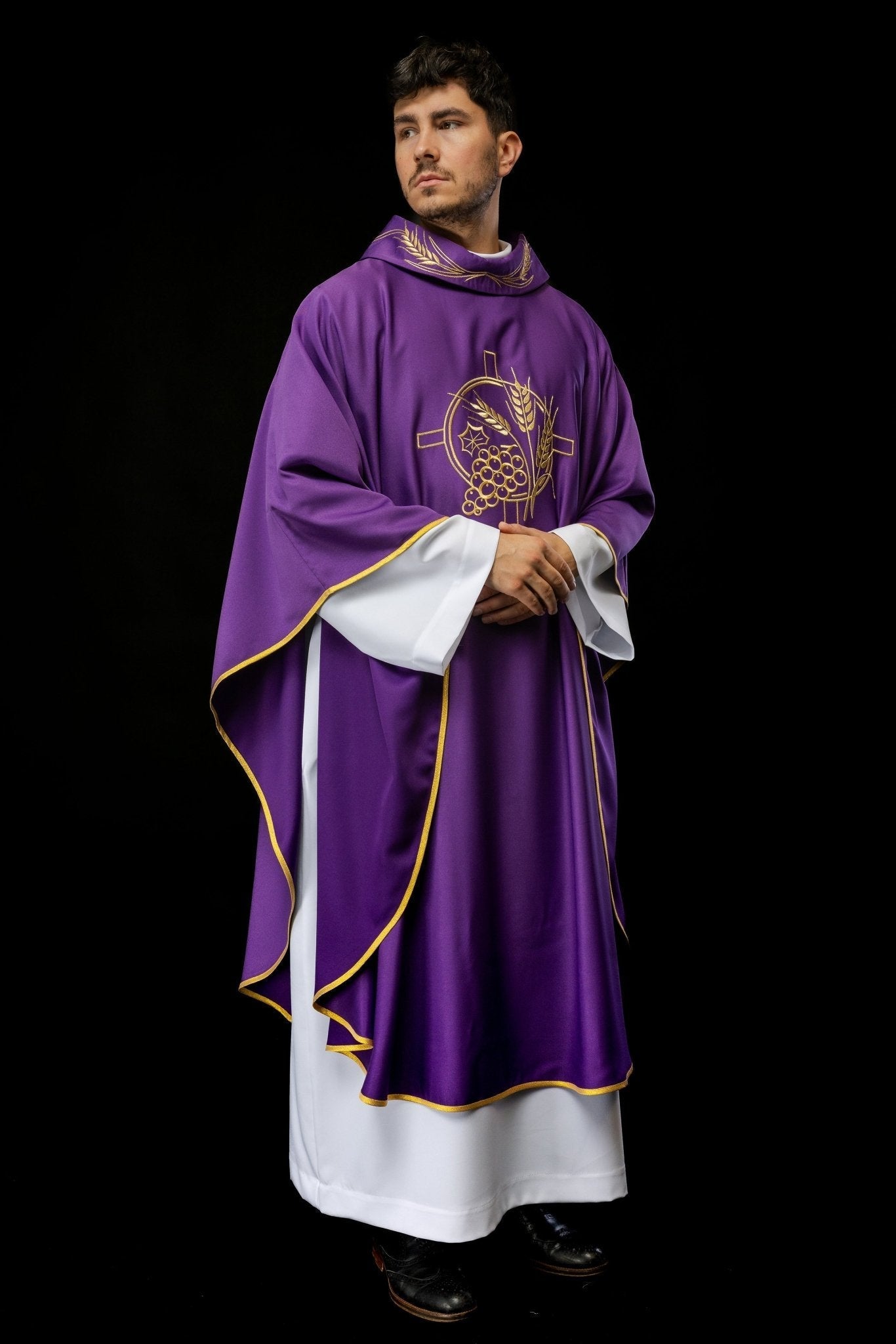 Purple chasuble with decorated collar, cross and wheat embroidery S - 7054 - 03 - 53 - HAFTINAUSA.COM