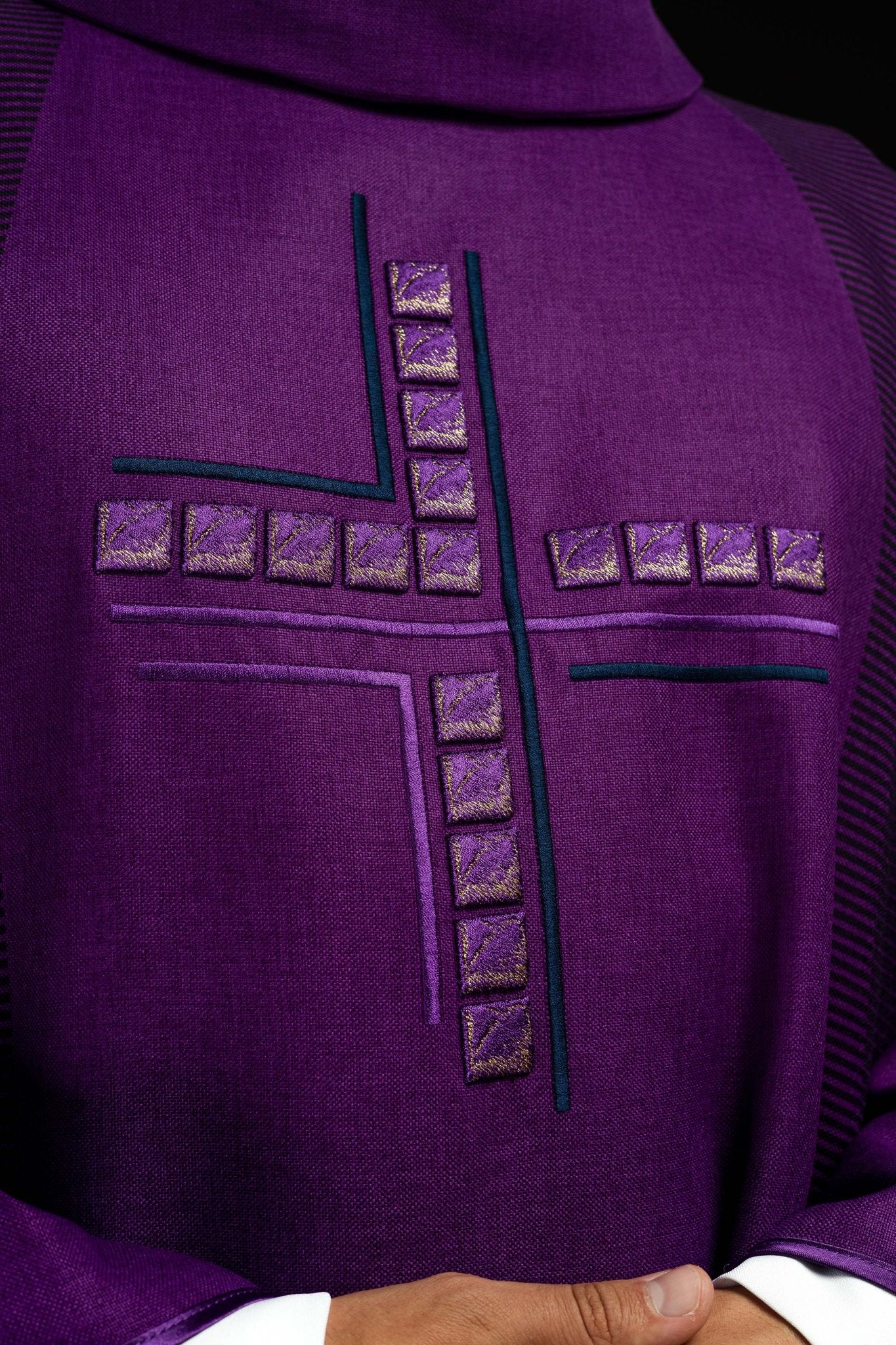 Purple chasuble with embroidery and print HA7036-03 FIOLET - CHASUBLES.COM