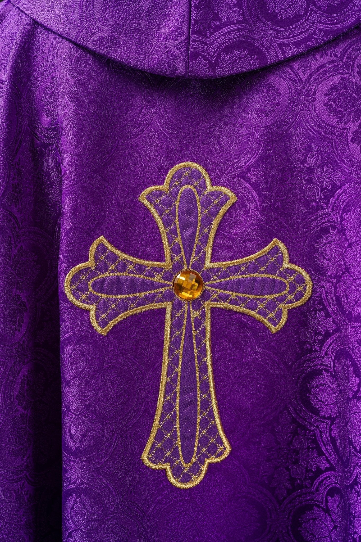 Purple chasuble with gold cross KOR/227/03/11 - HAFTINAUSA.COM
