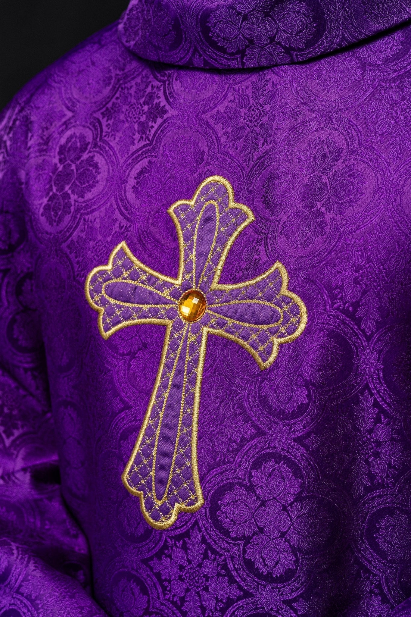 Purple chasuble with gold cross KOR/227/03/11 - HAFTINAUSA.COM