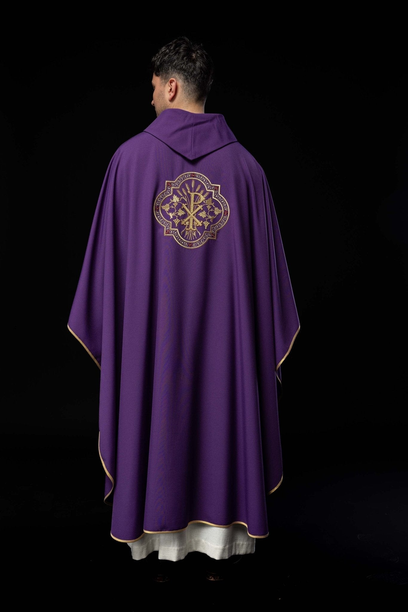 Purple chasuble with IHS and PAX embroidery KOR/119/03/01 FIOLET - HAFTINAUSA.COM