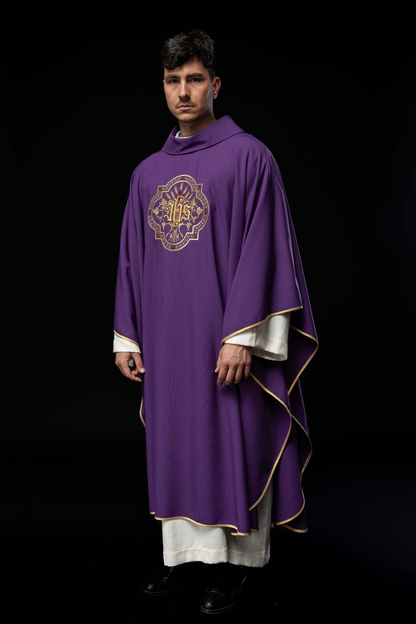 Purple chasuble with IHS and PAX embroidery KOR/119/03/01 FIOLET - HAFTINAUSA.COM