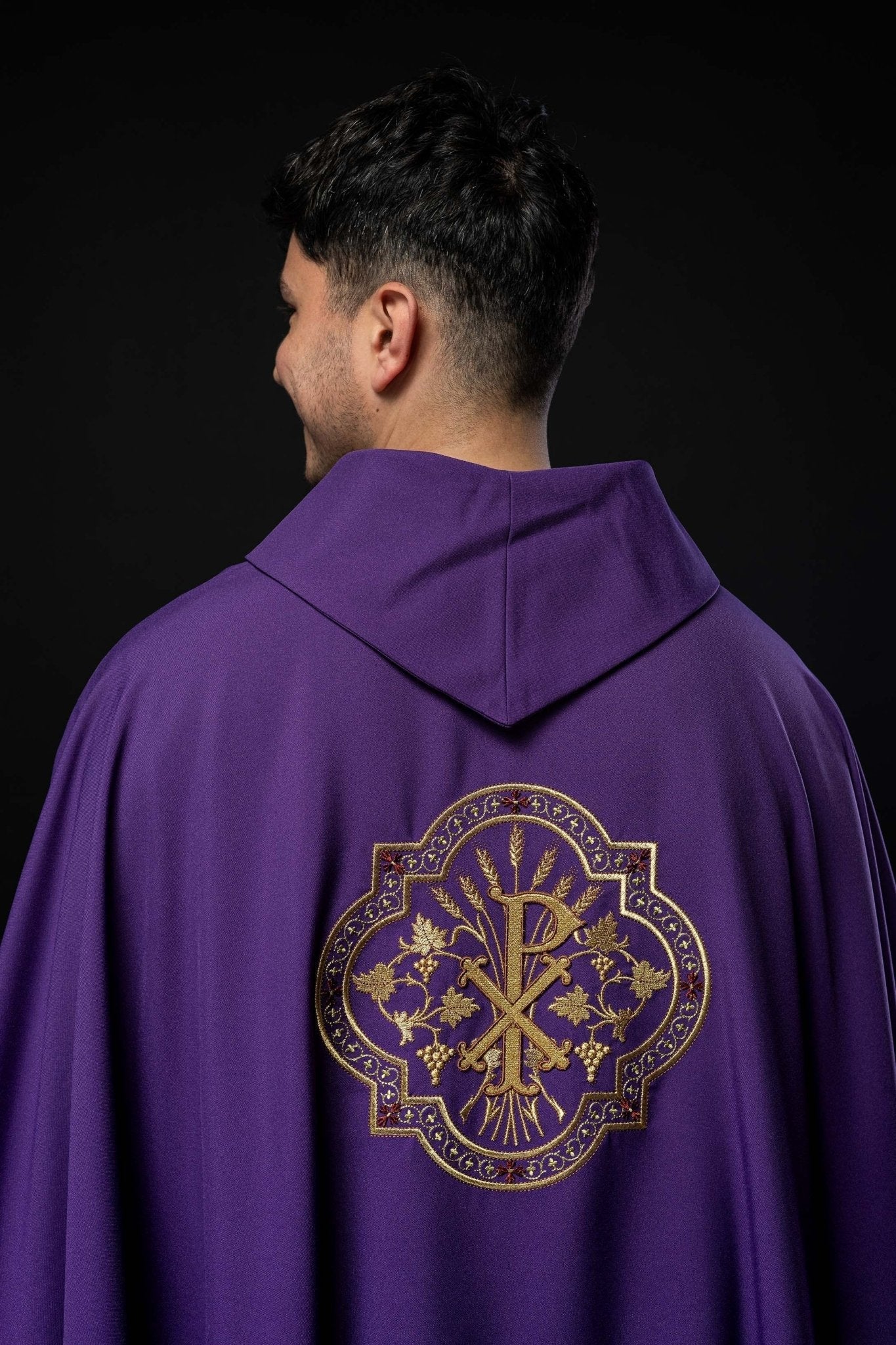 Purple chasuble with IHS and PAX embroidery KOR/119/03/01 FIOLET - HAFTINAUSA.COM