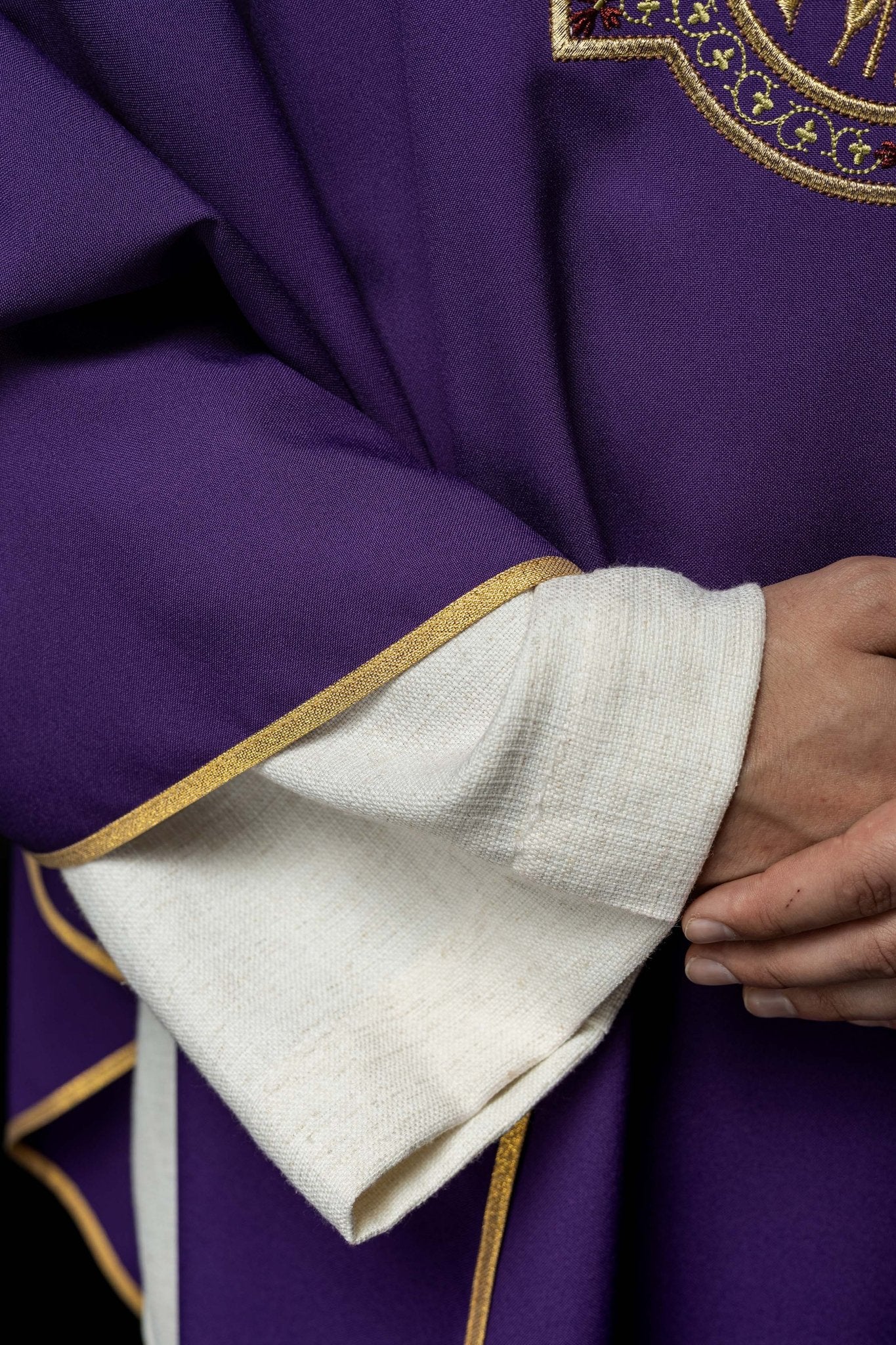 Purple chasuble with IHS and PAX embroidery KOR/119/03/01 FIOLET - HAFTINAUSA.COM