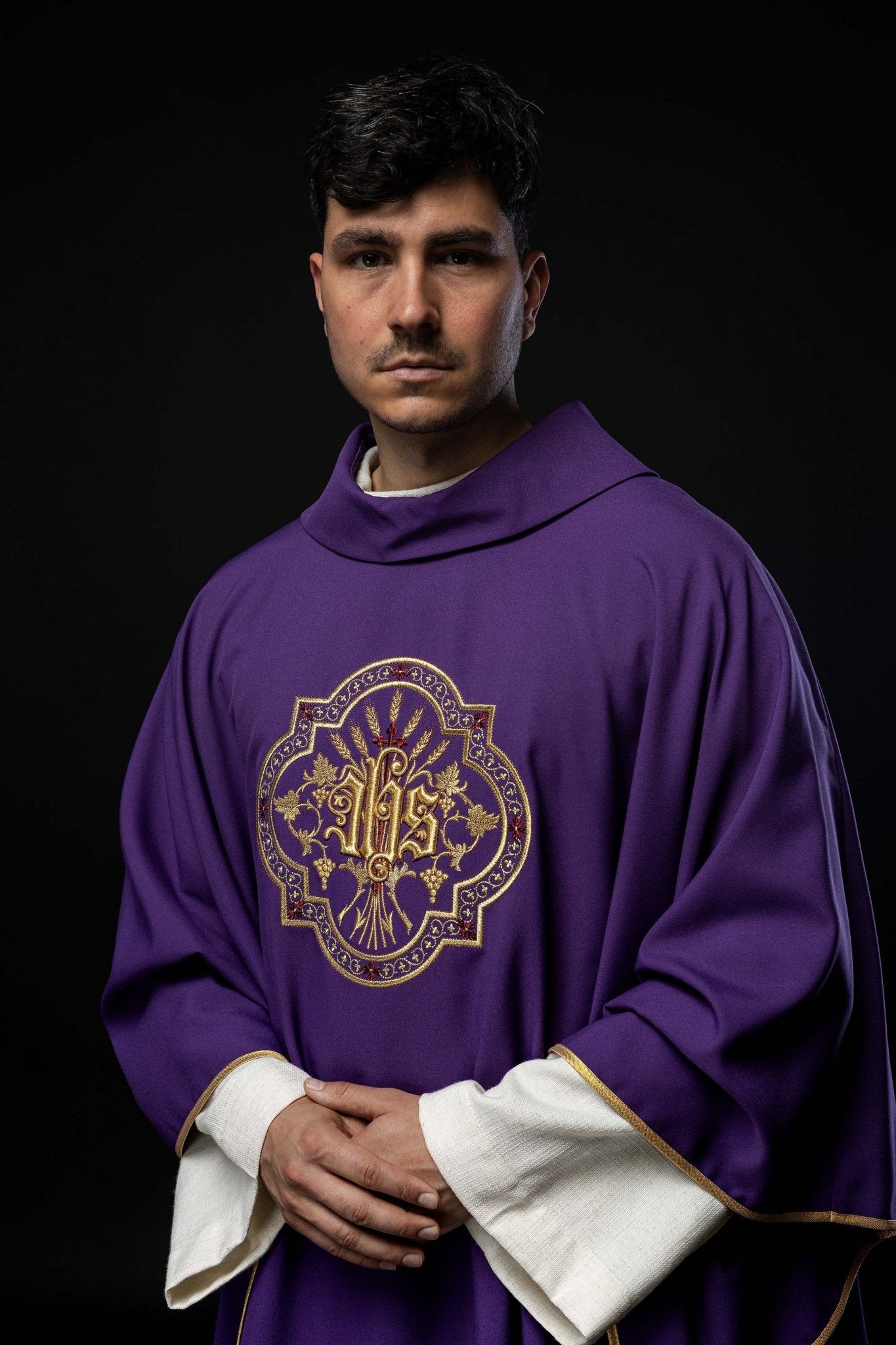 Purple chasuble with IHS and PAX embroidery KOR/119/03/01 FIOLET - HAFTINAUSA.COM